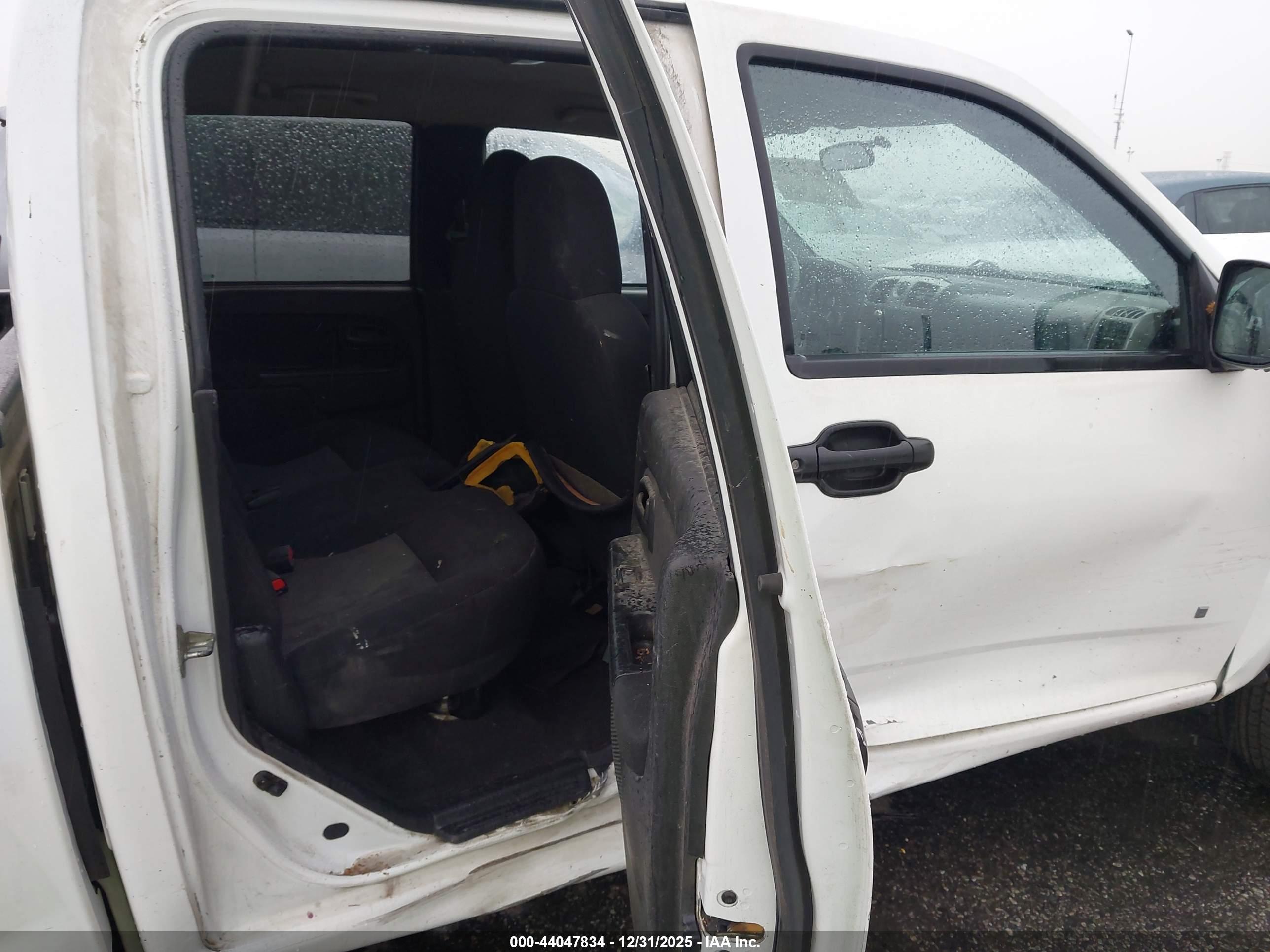CHEVROLET COLORADO image 8