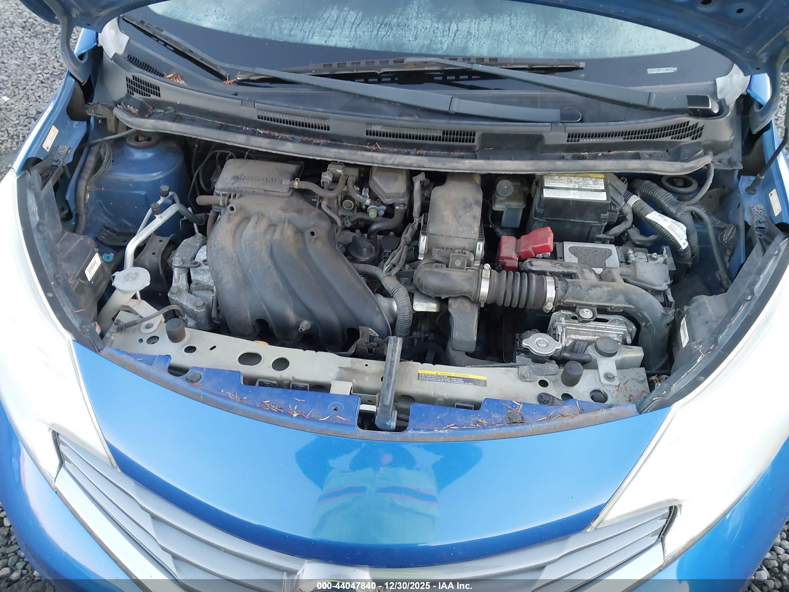 NISSAN VERSA image 10