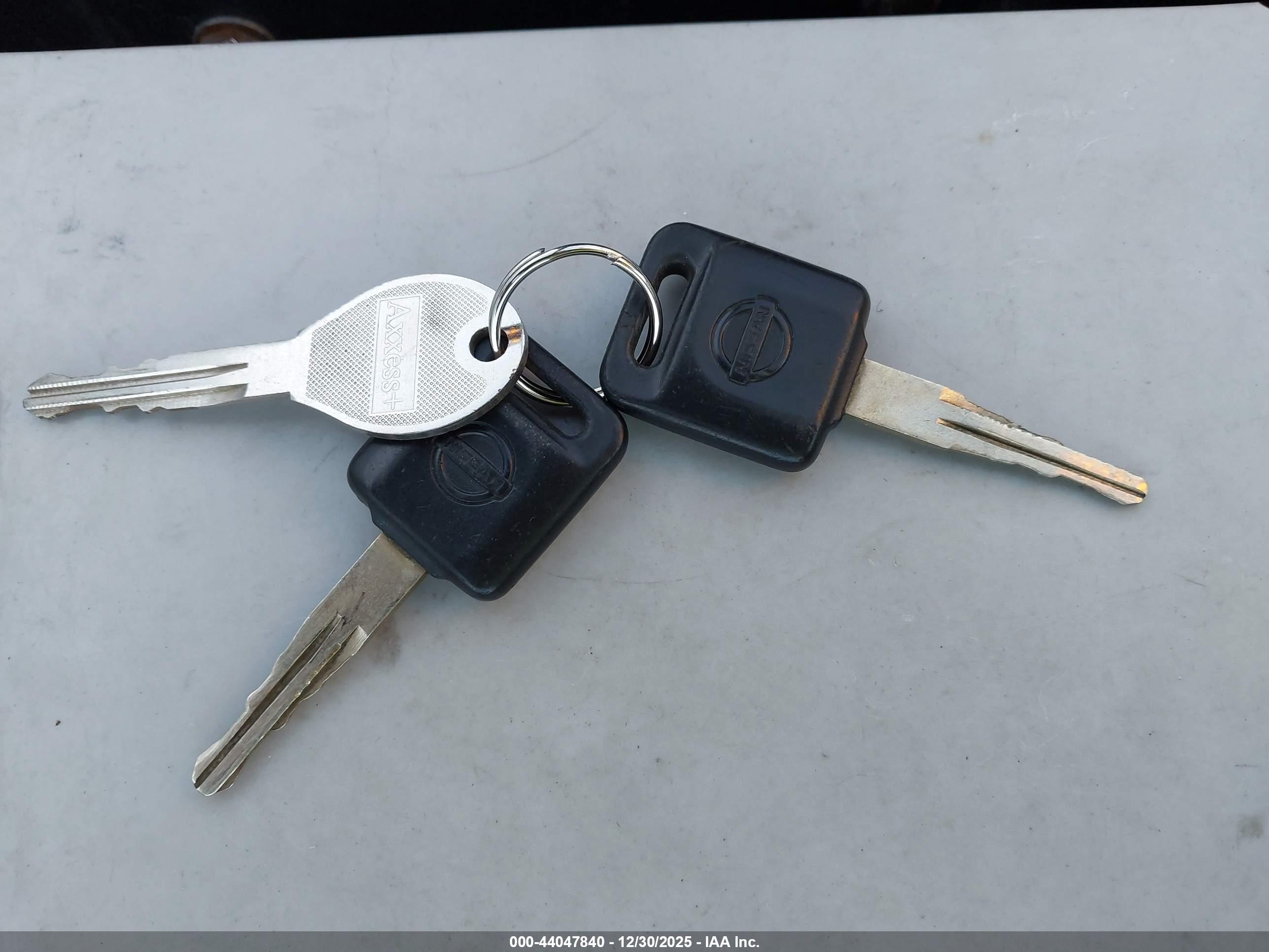 NISSAN VERSA image 11