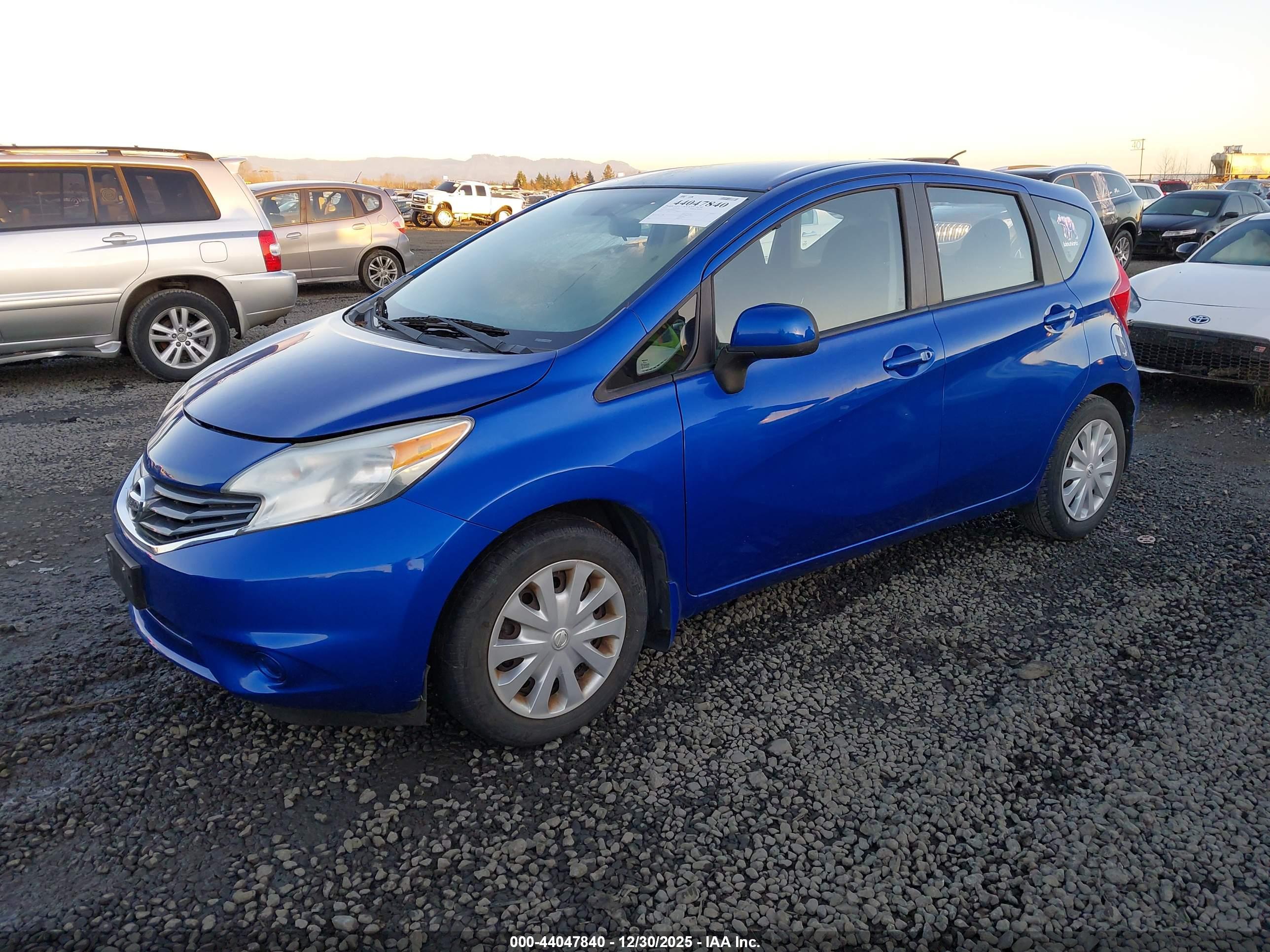 NISSAN VERSA image 2