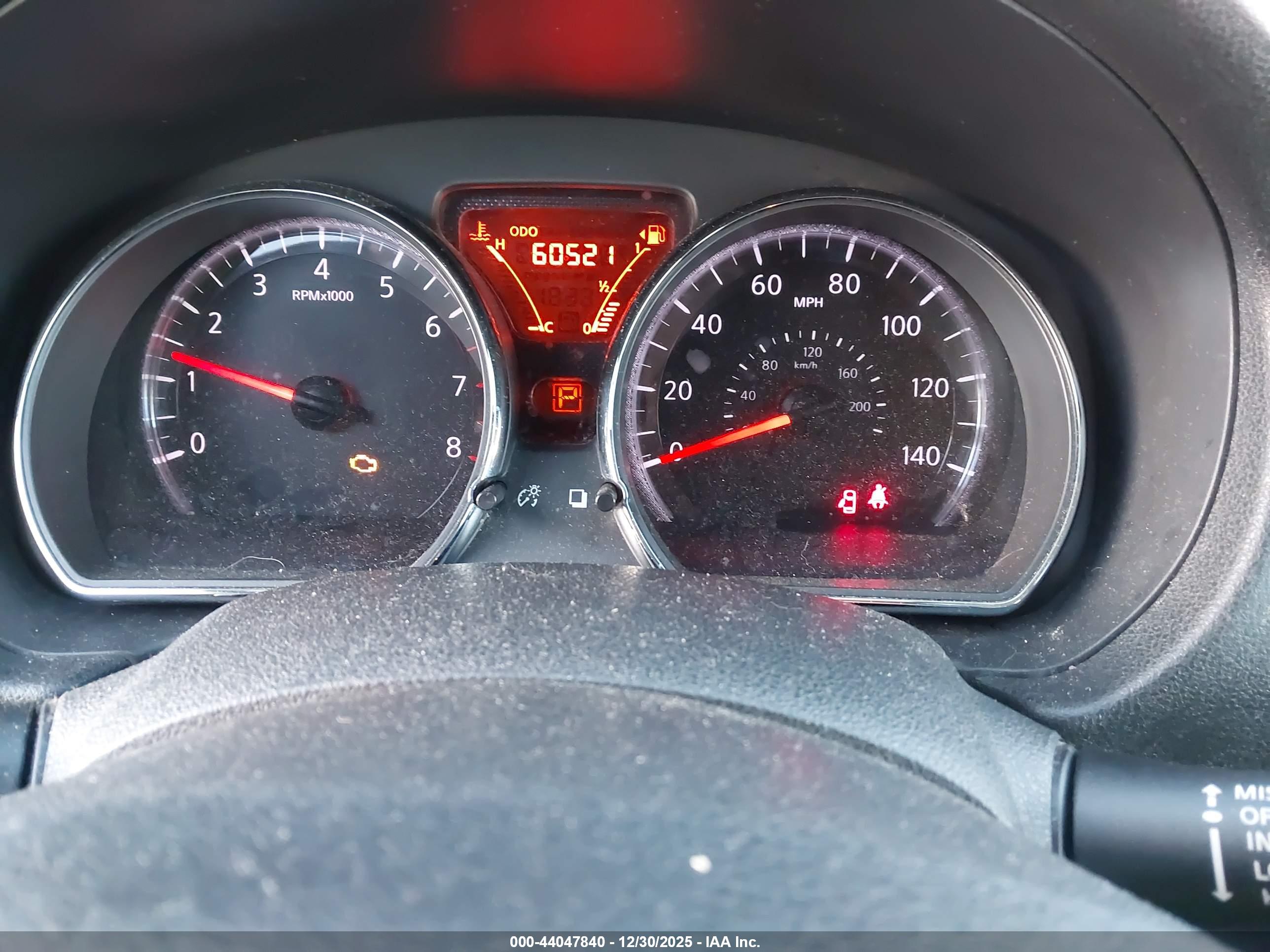 NISSAN VERSA image 7