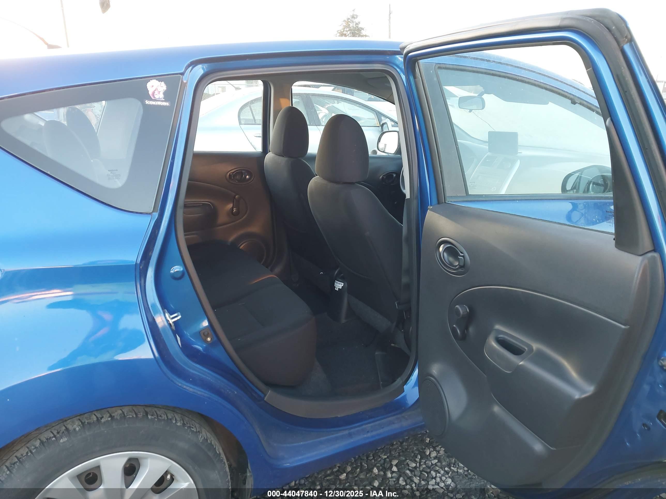 NISSAN VERSA image 8