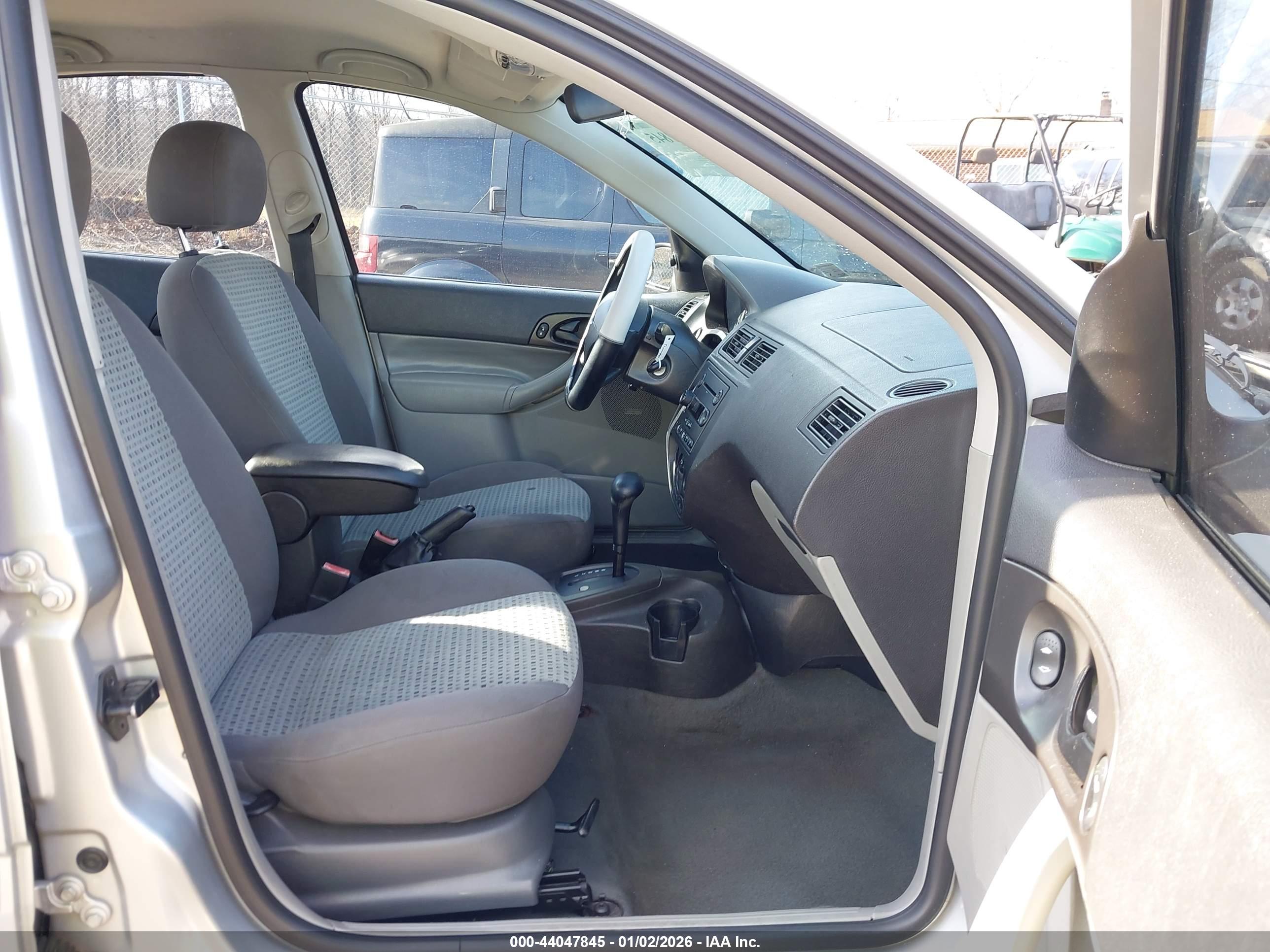 FORD FOCUS image 5