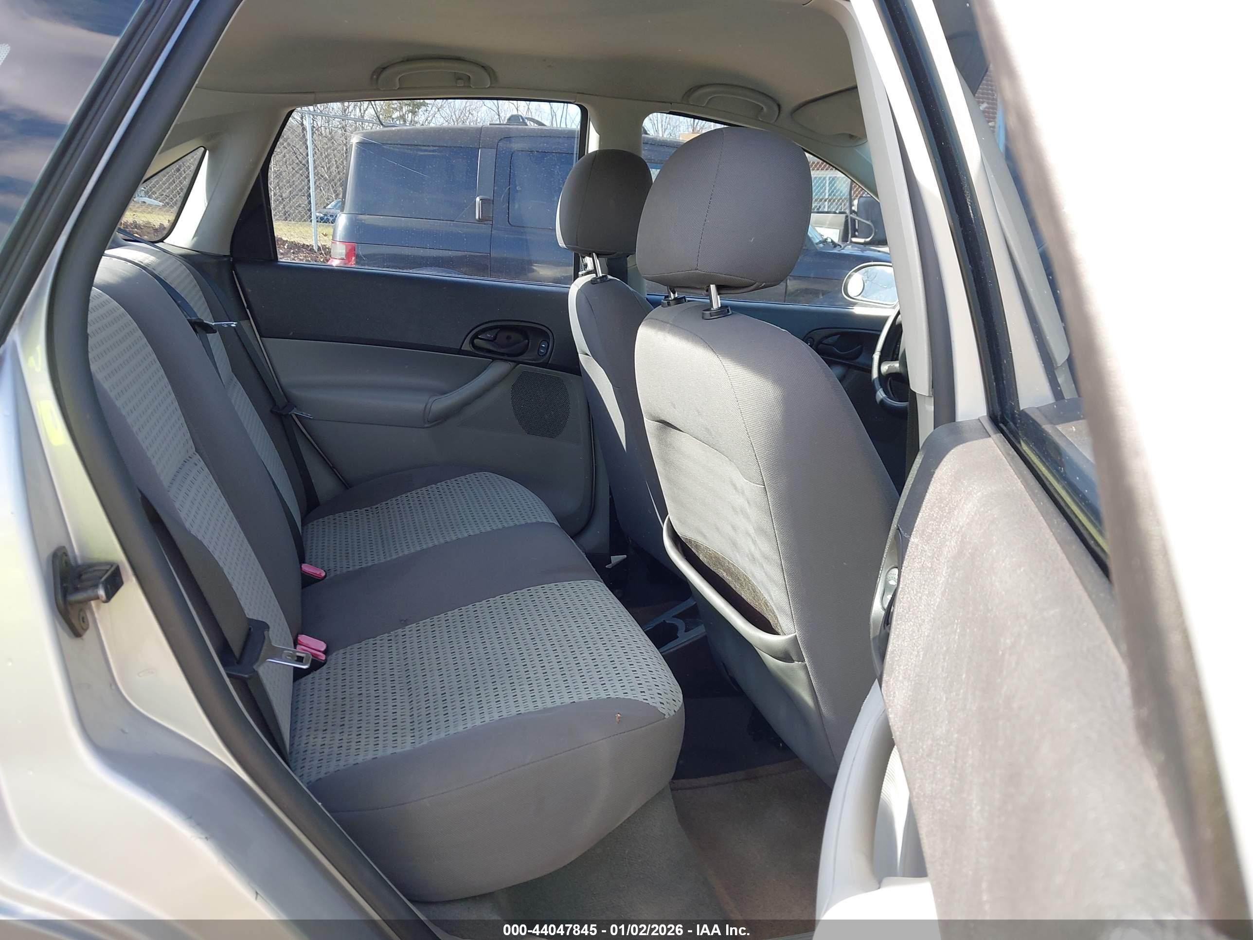 FORD FOCUS image 8