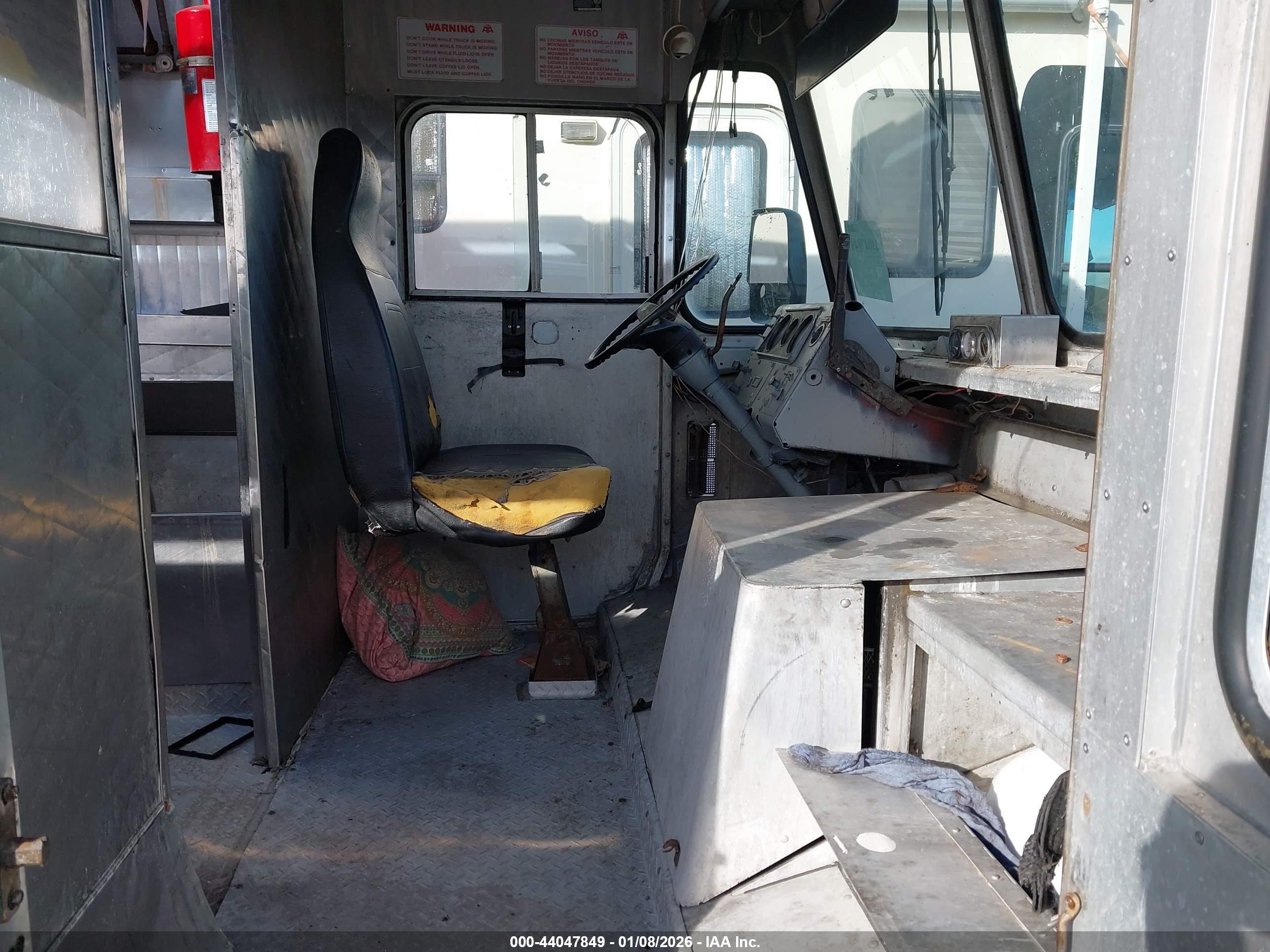 CHEVROLET P30 image 5
