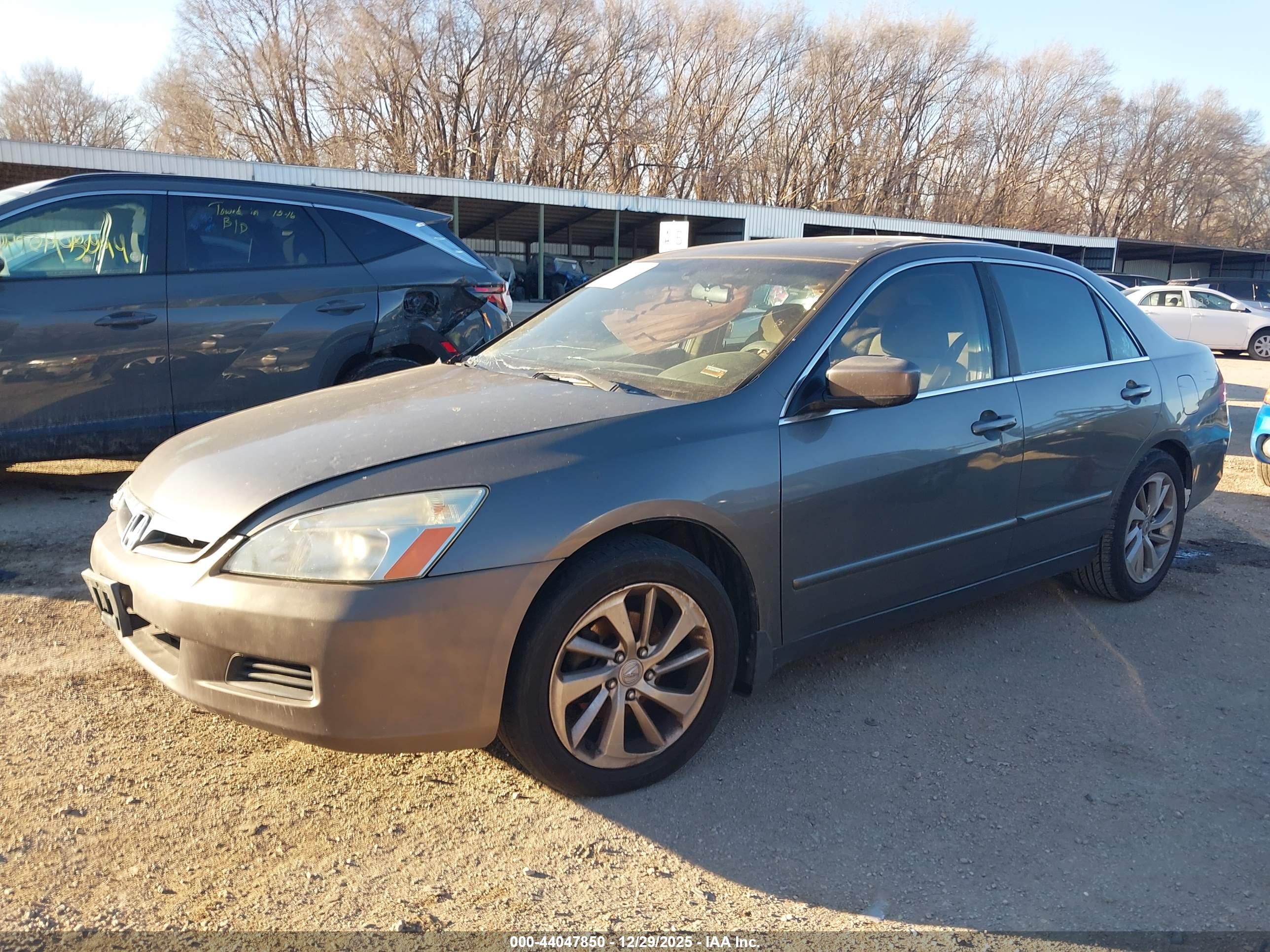 HONDA ACCORD image 2