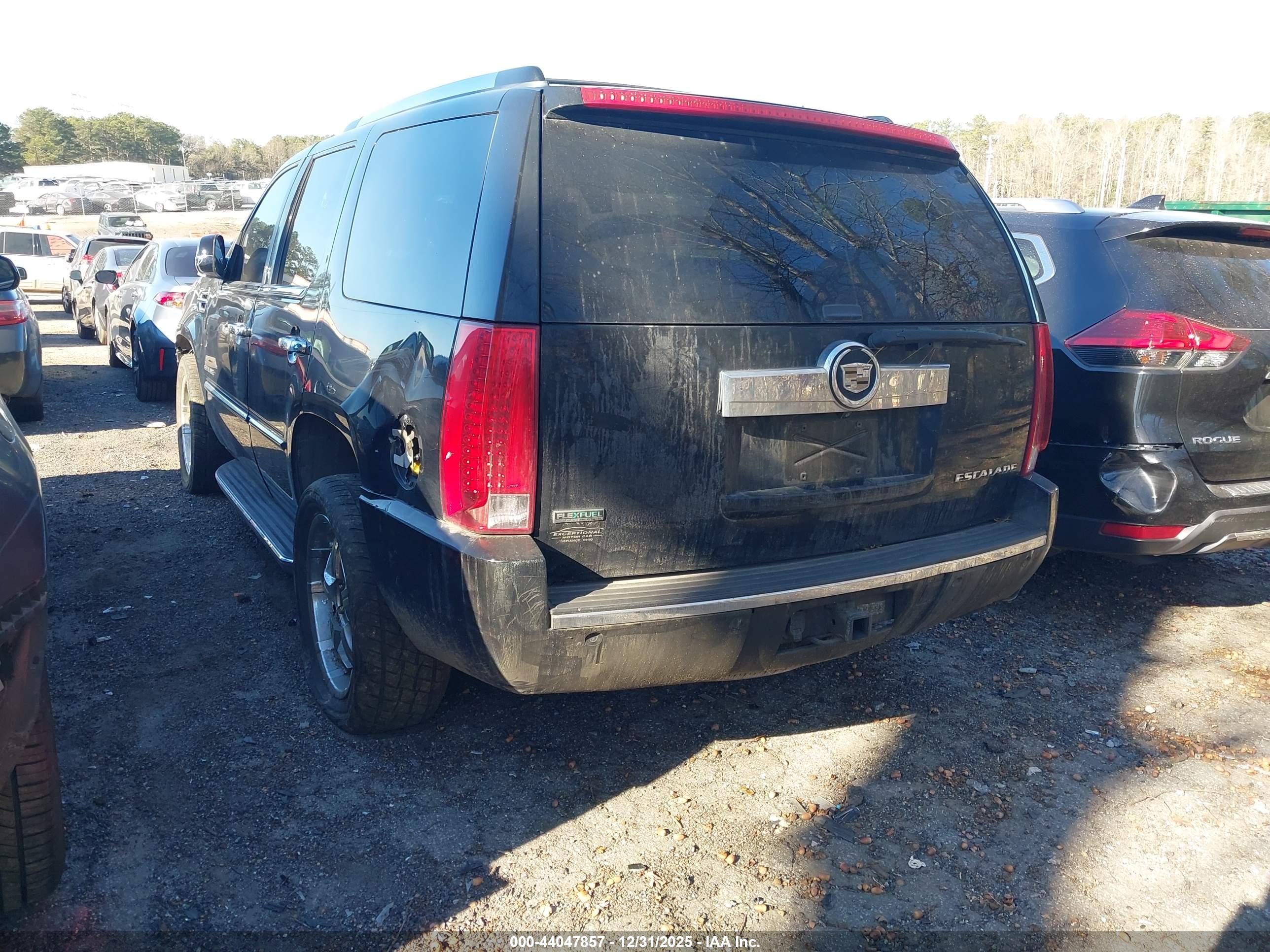 CADILLAC ESCALADE image 3
