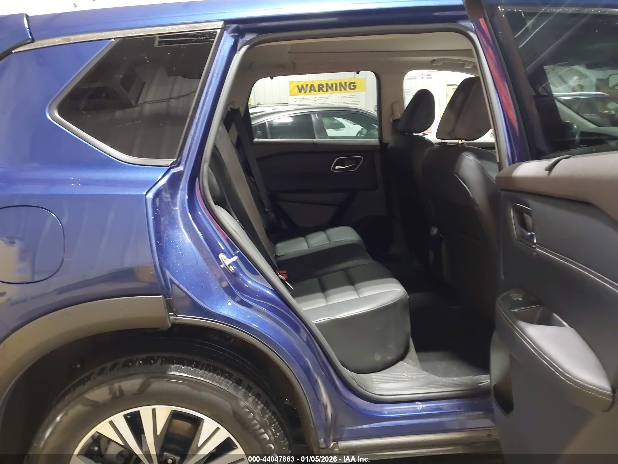 NISSAN ROGUE image 8