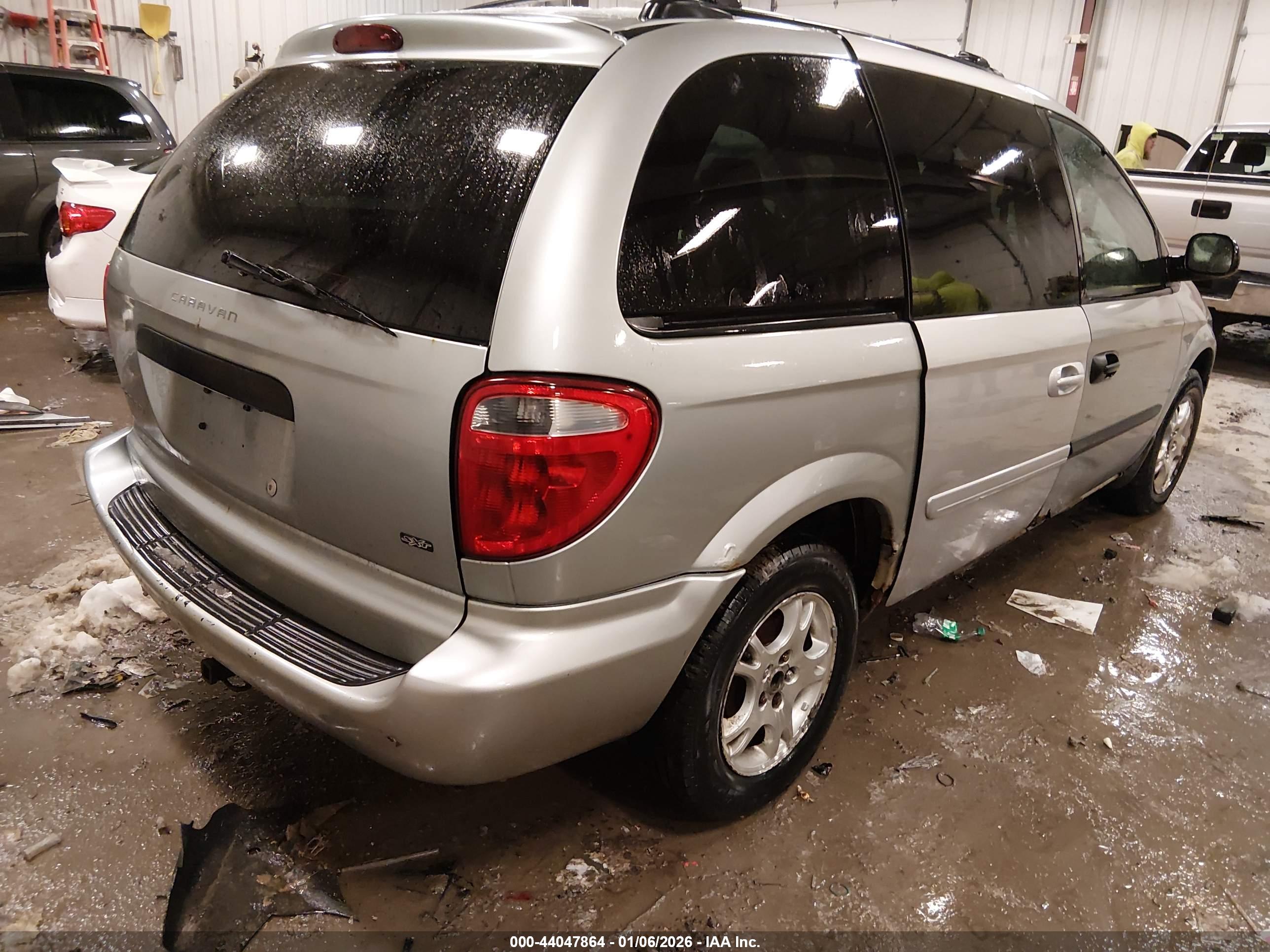 DODGE CARAVAN image 4