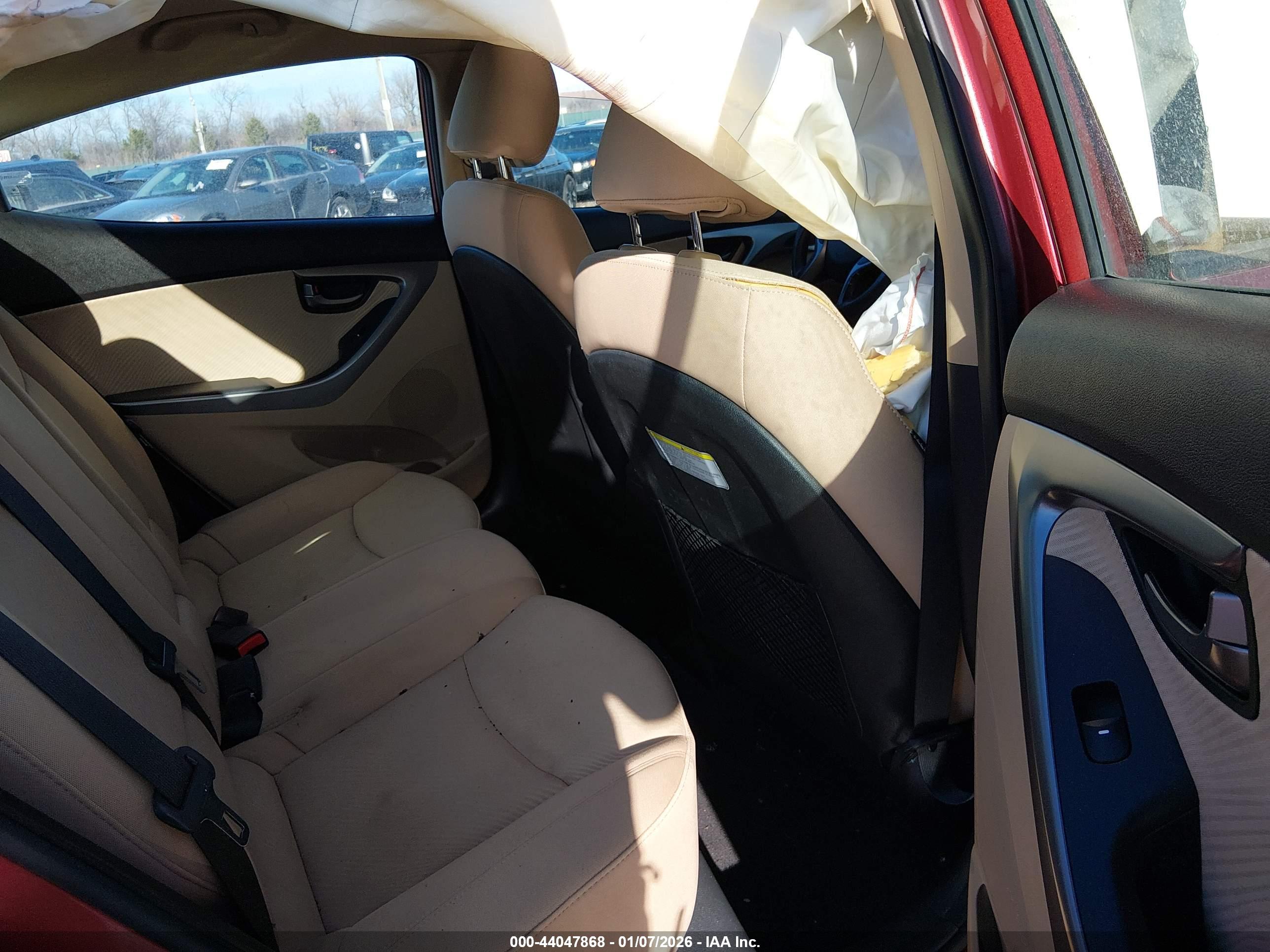 HYUNDAI ELANTRA image 8