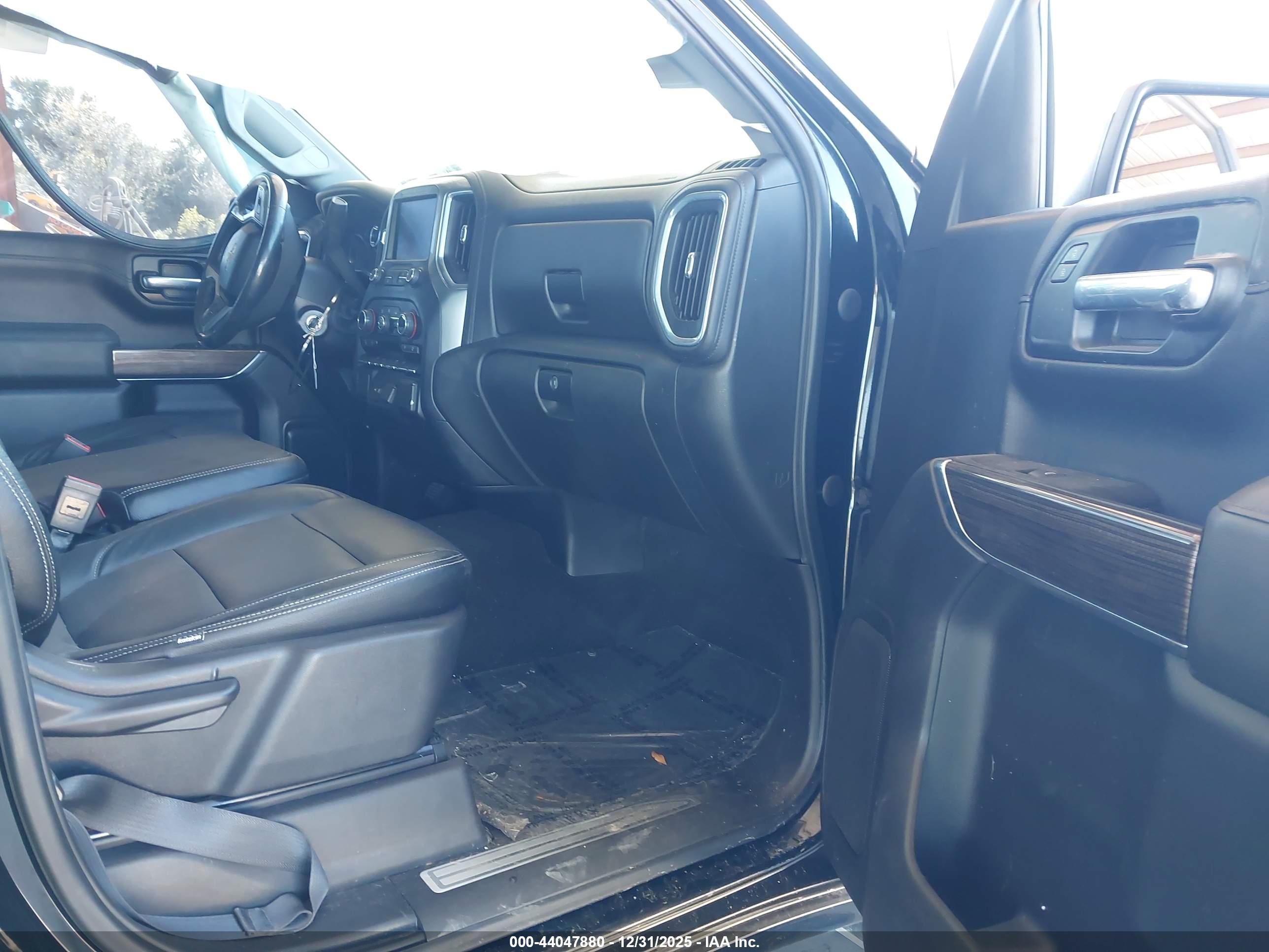 CHEVROLET SILVERADO image 5