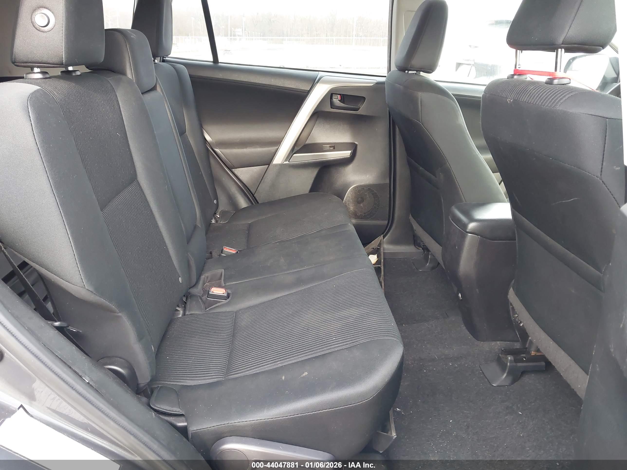 TOYOTA RAV4 image 8