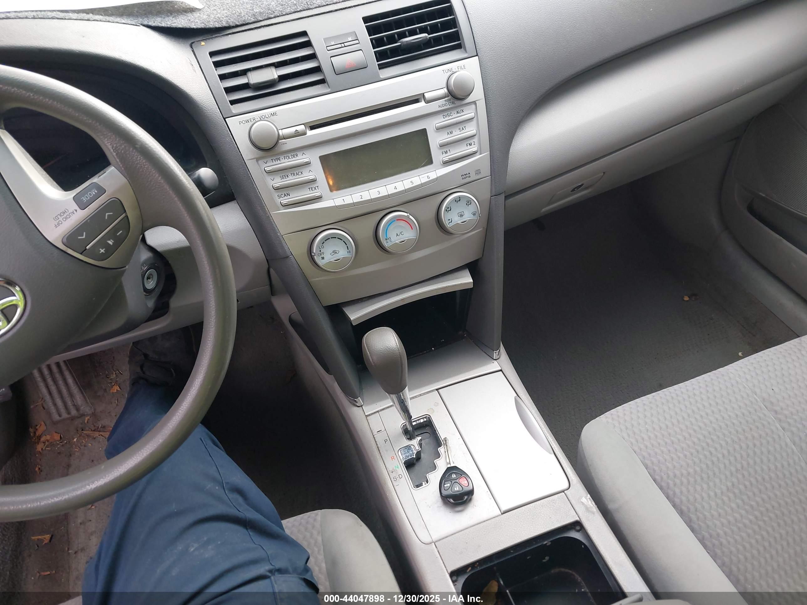 TOYOTA CAMRY image 11