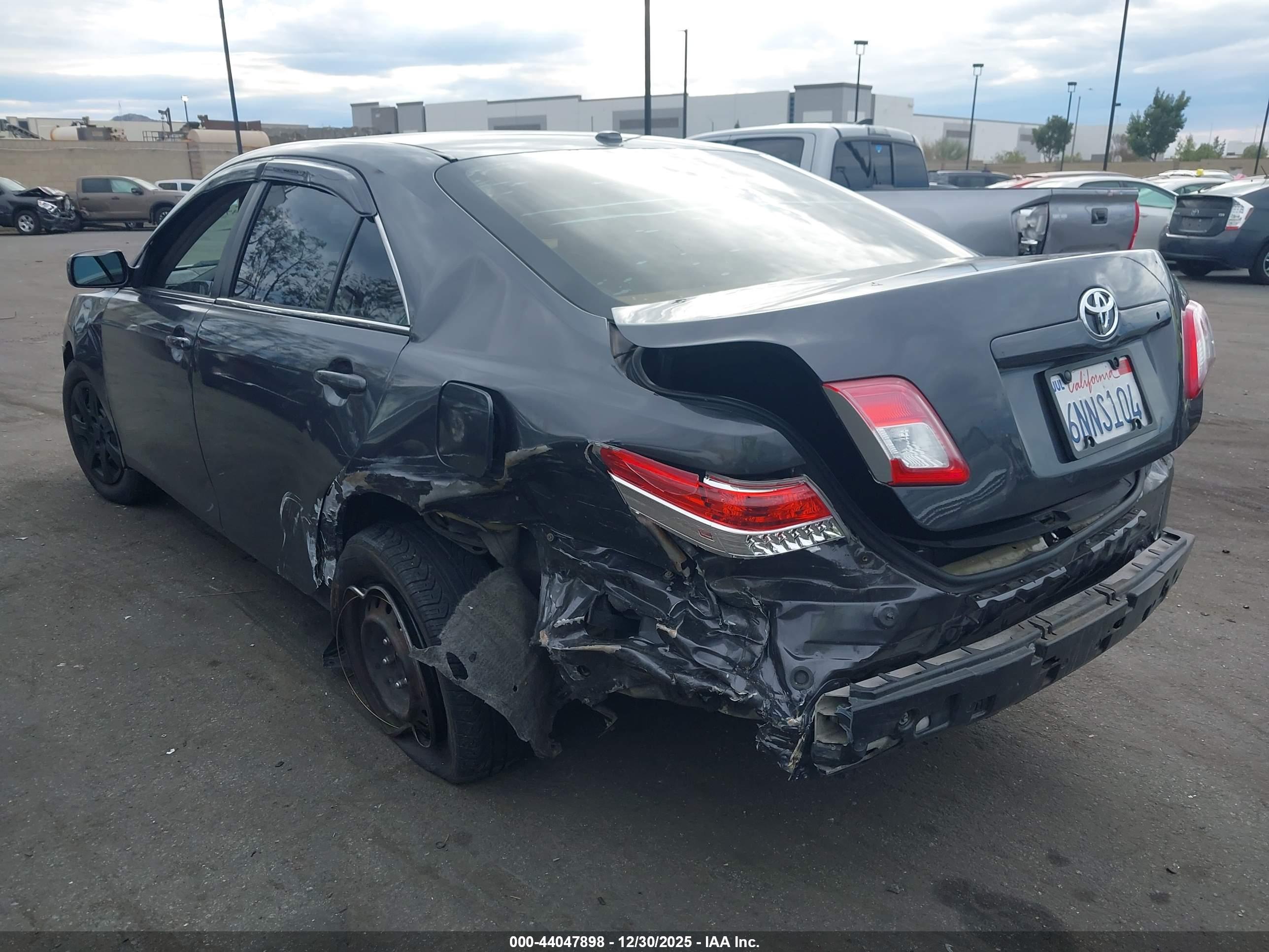 TOYOTA CAMRY image 3