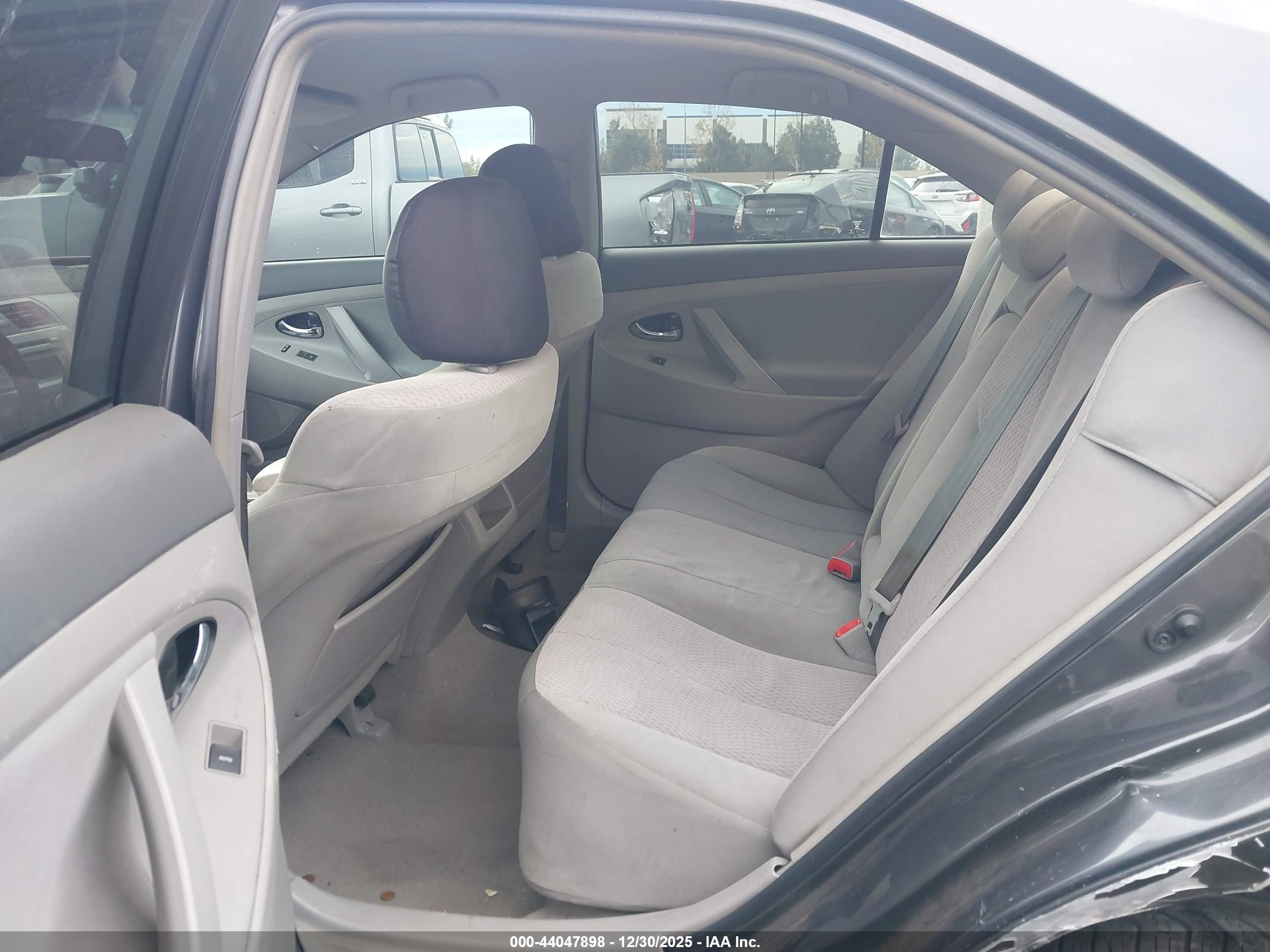 TOYOTA CAMRY image 8