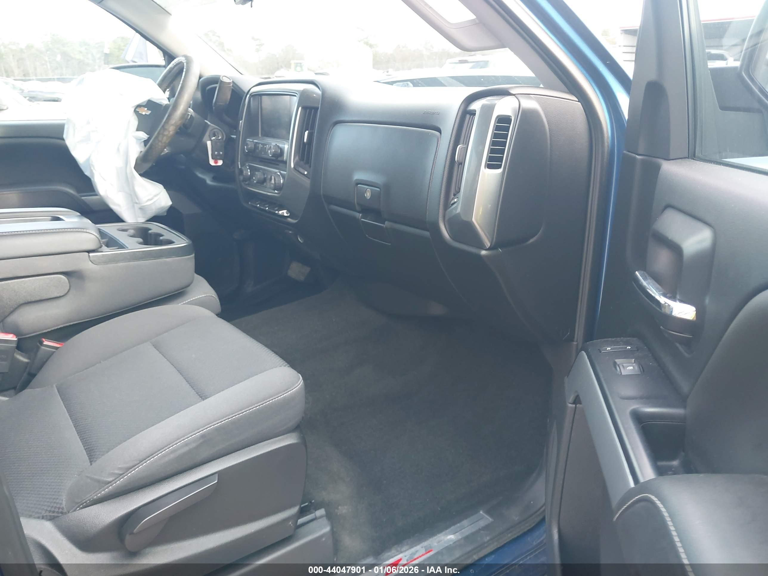 CHEVROLET SILVERADO image 5