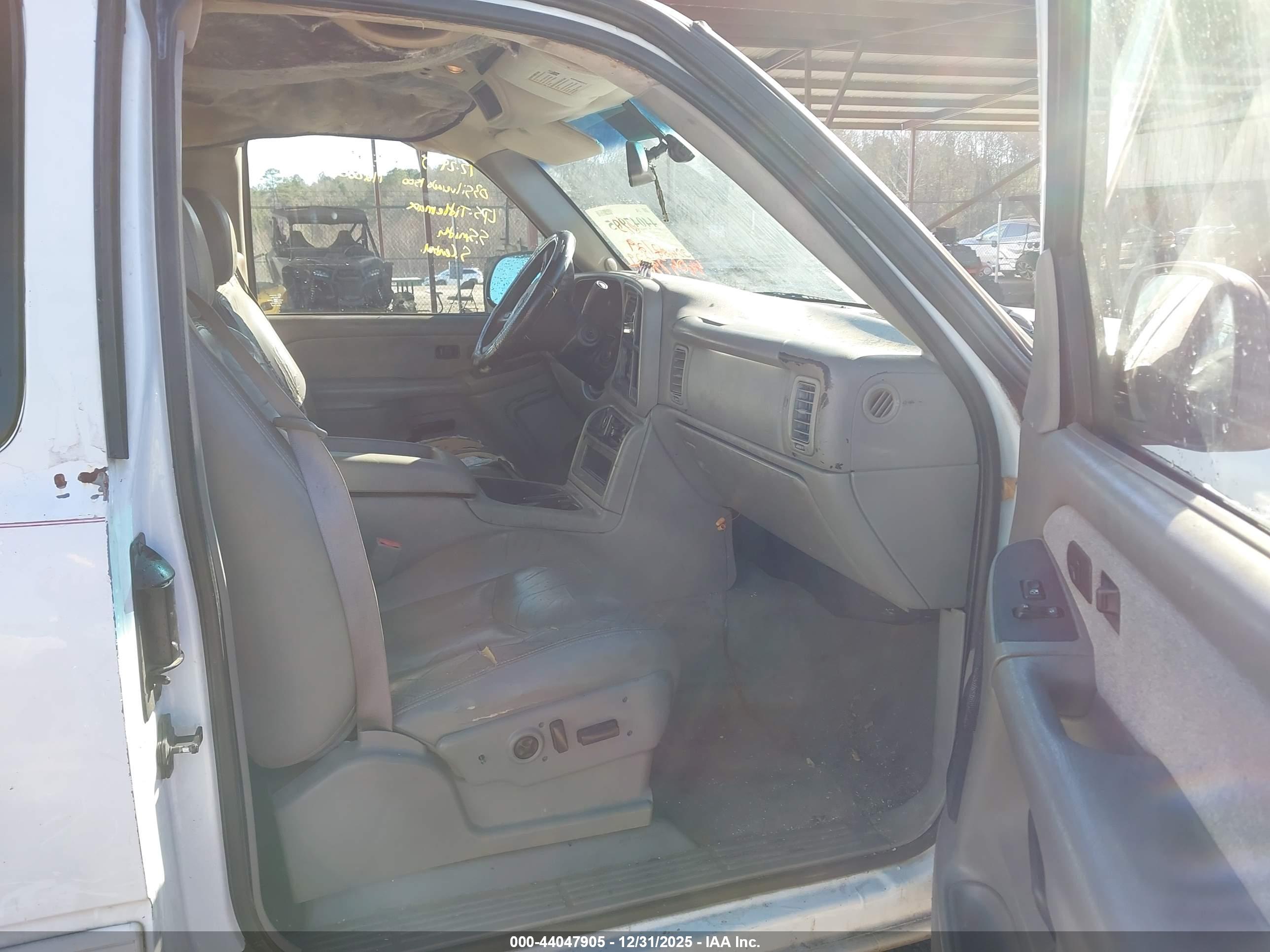 CHEVROLET SILVERADO image 5