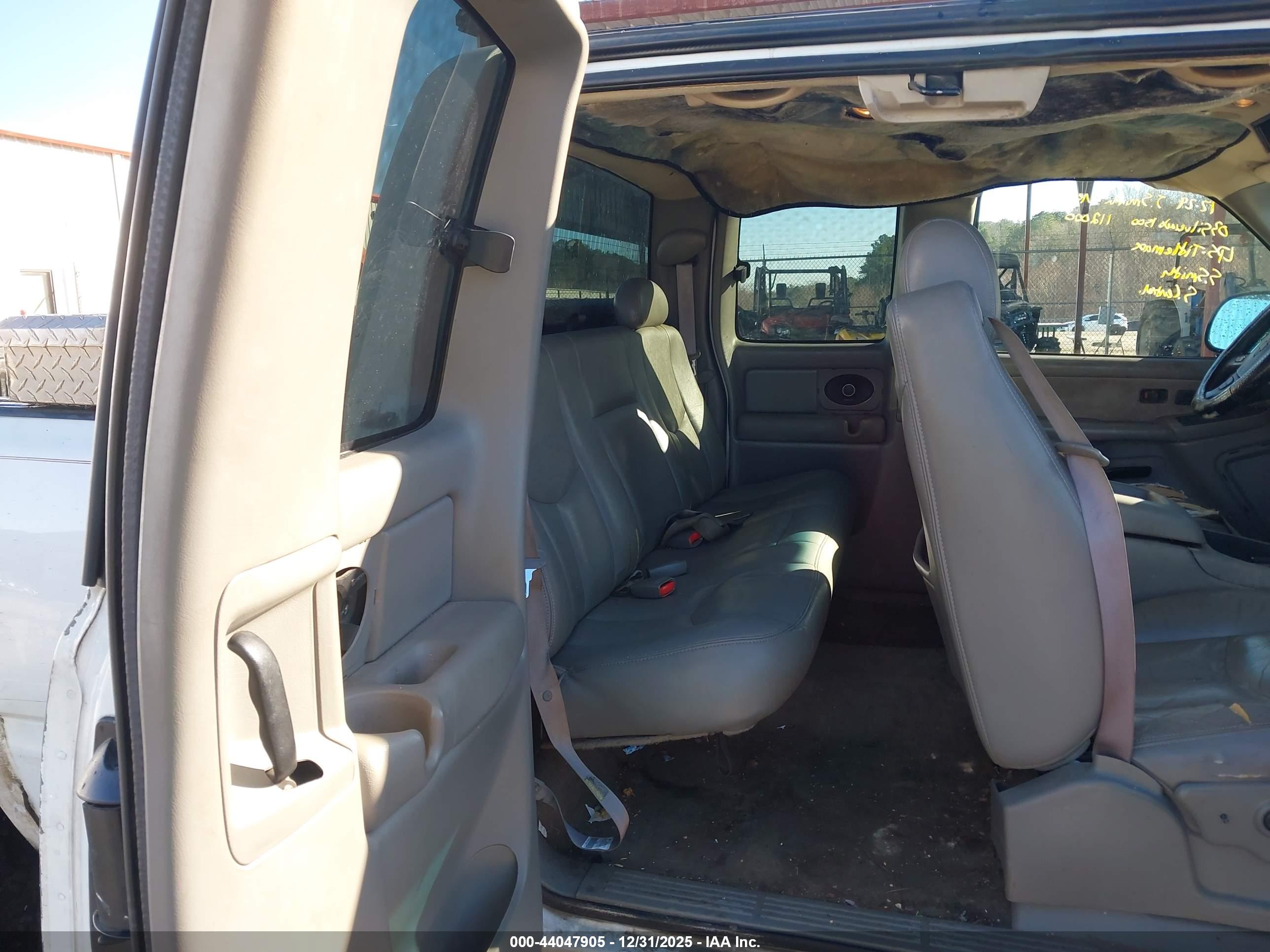 CHEVROLET SILVERADO image 8