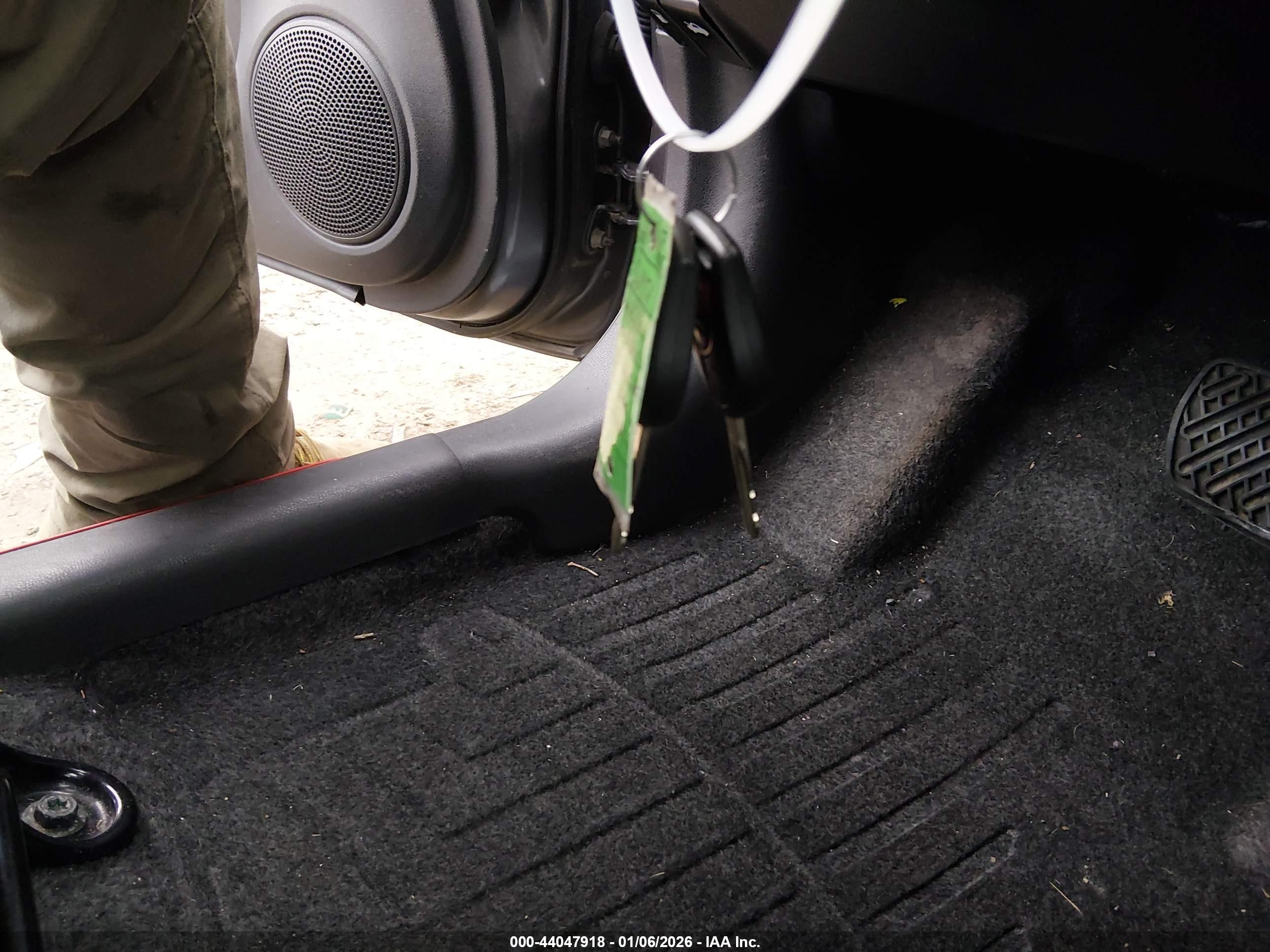 NISSAN VERSA image 11