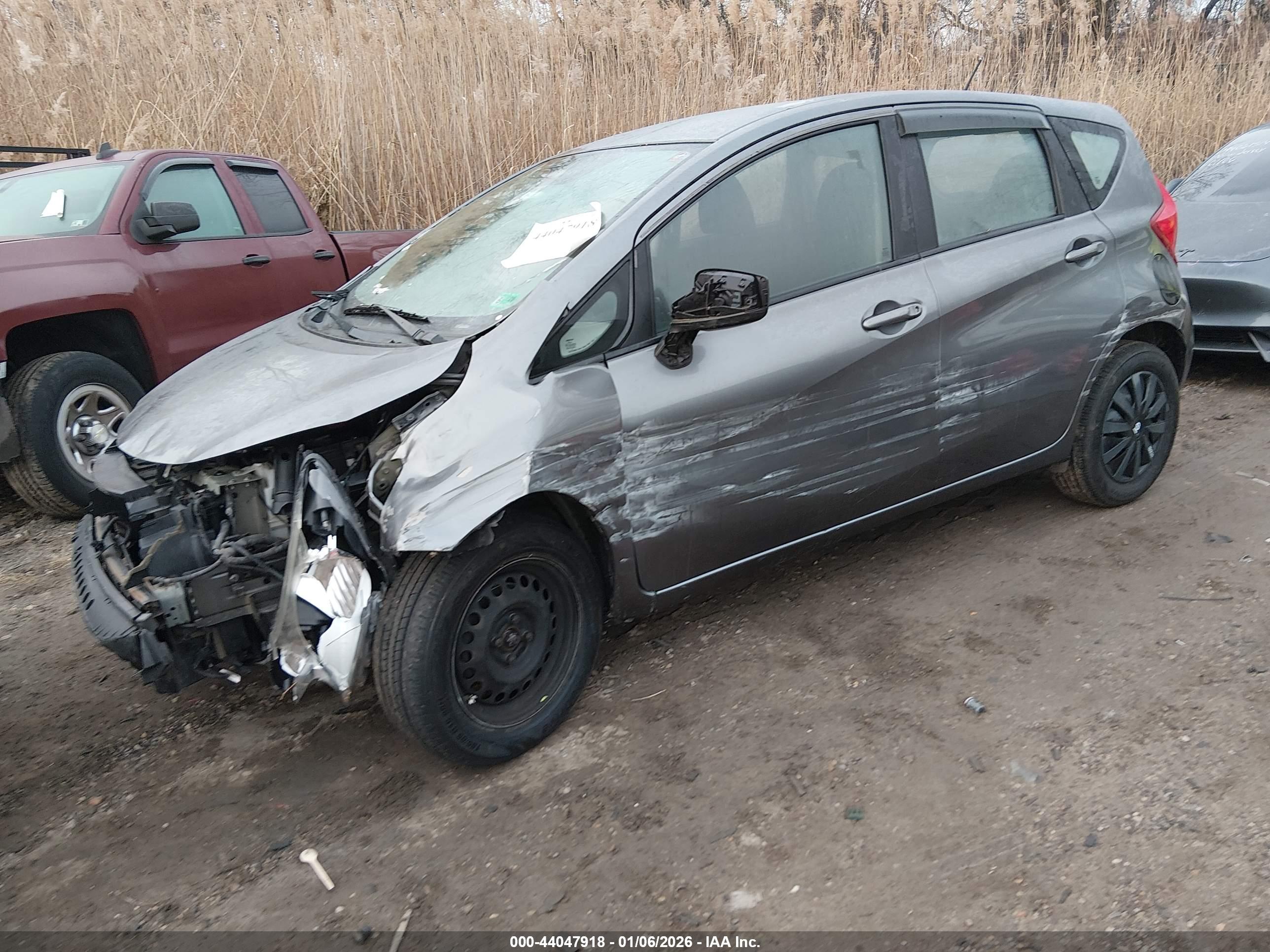 NISSAN VERSA image 2