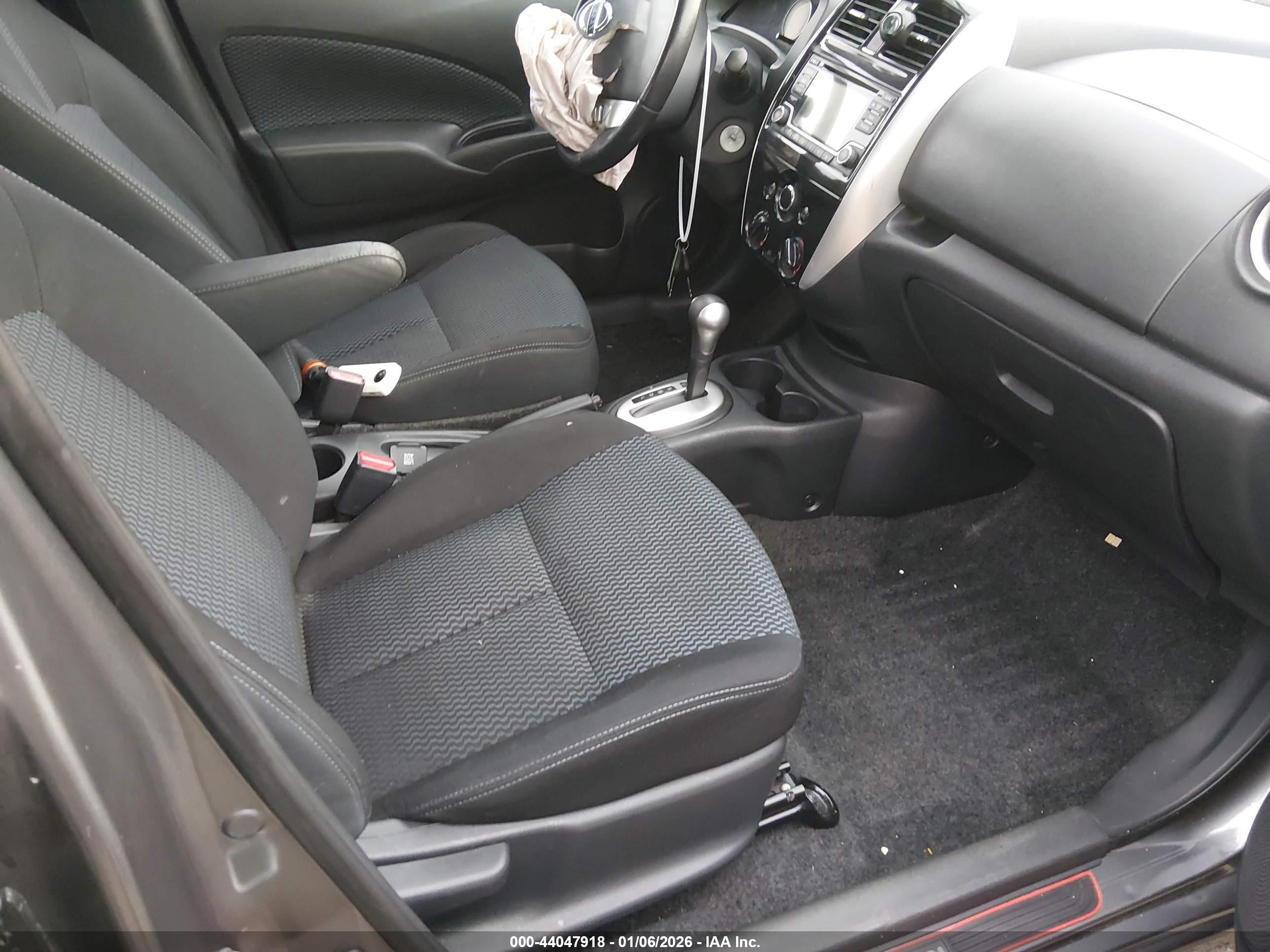NISSAN VERSA image 5