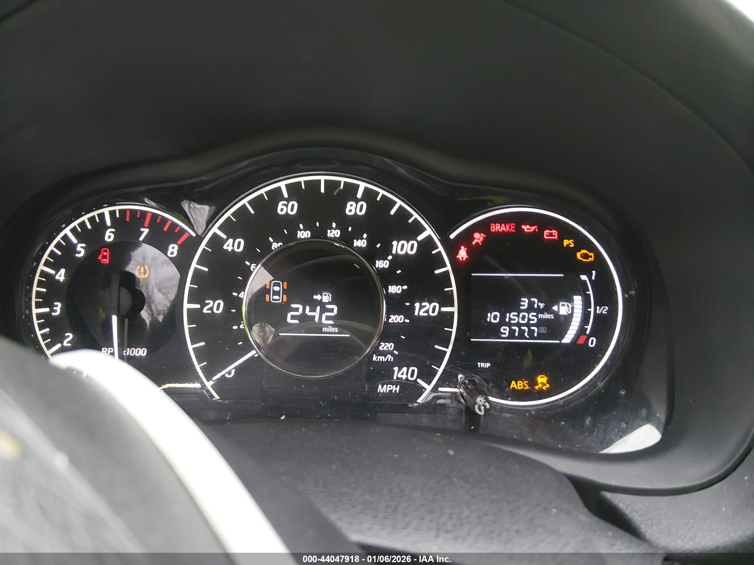 NISSAN VERSA image 7