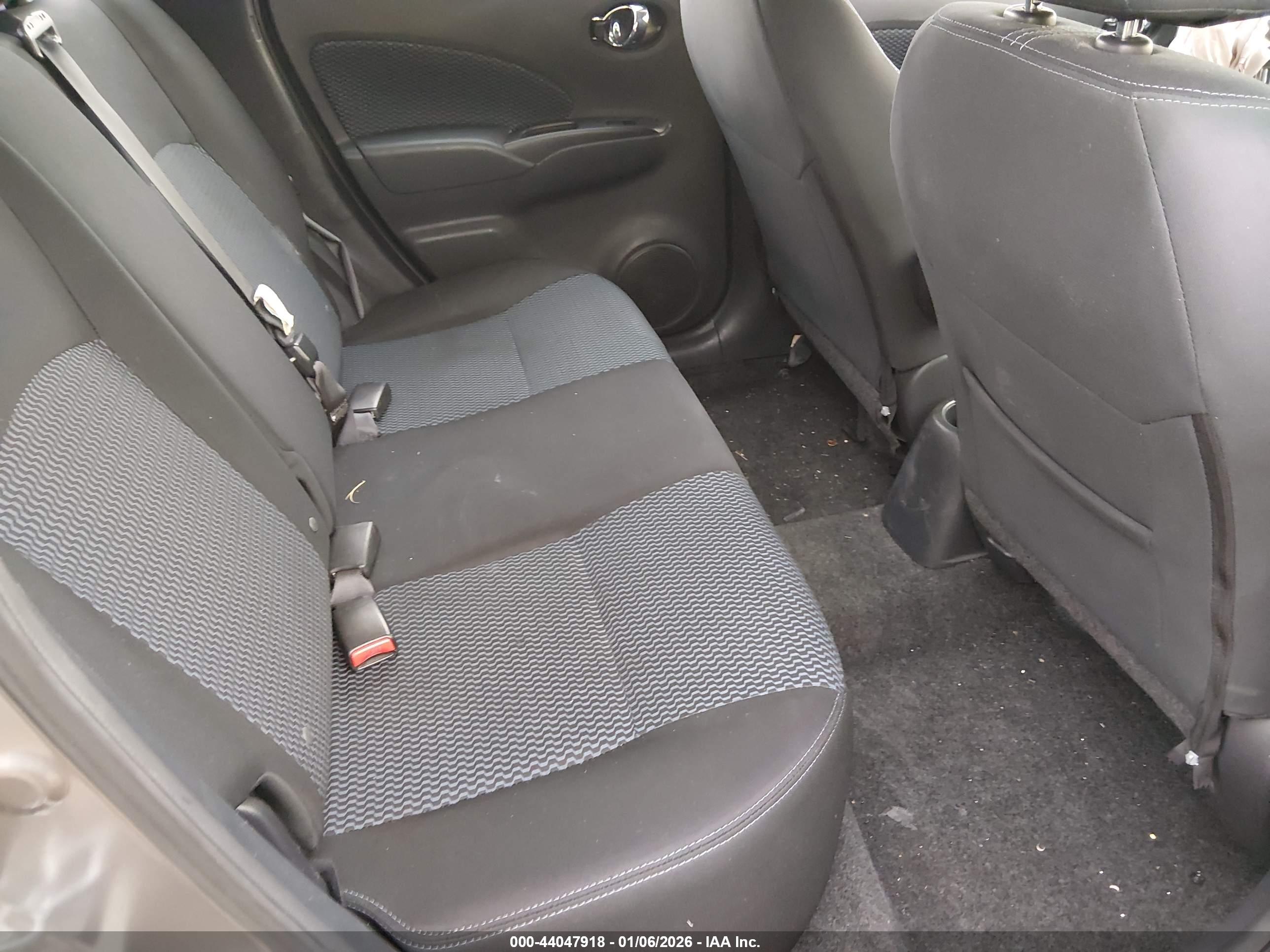 NISSAN VERSA image 8