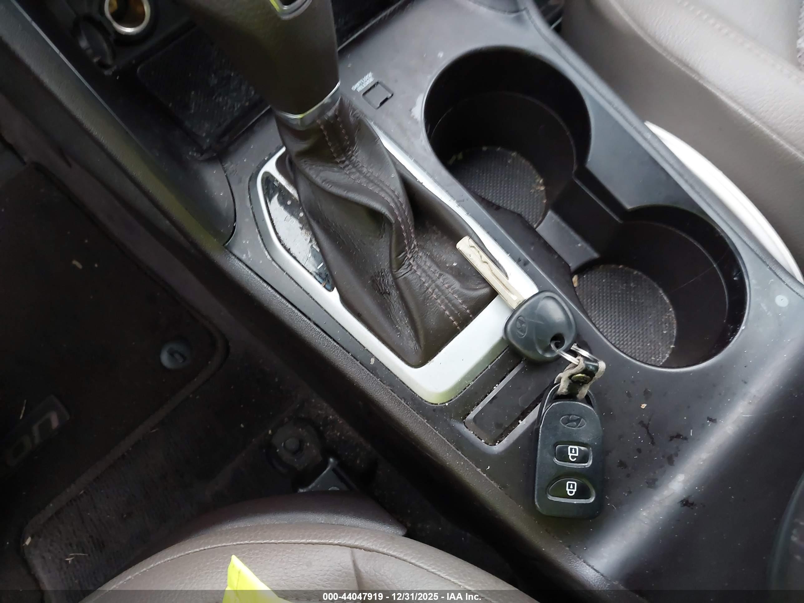 HYUNDAI TUCSON image 11