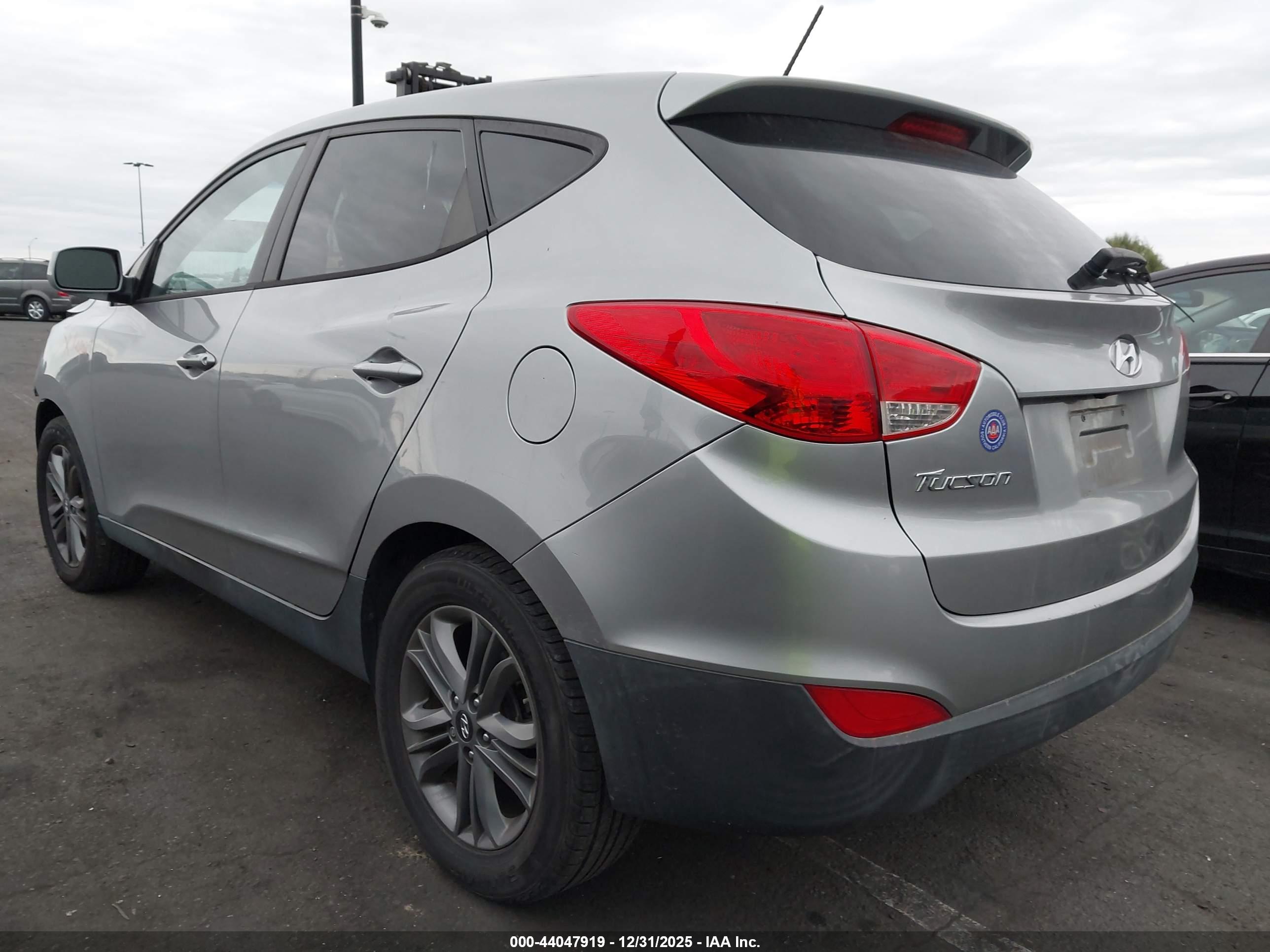 HYUNDAI TUCSON image 3