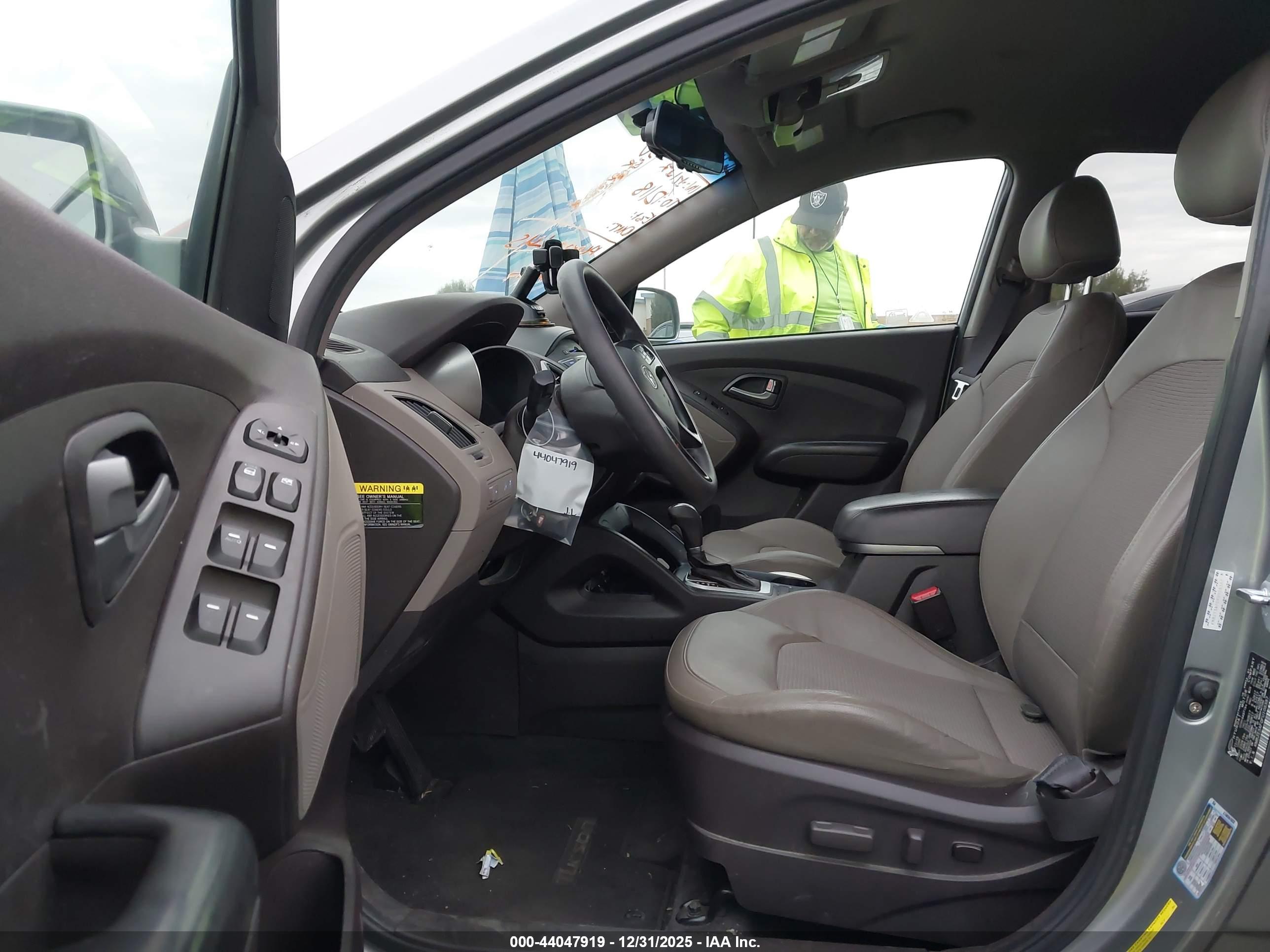 HYUNDAI TUCSON image 5