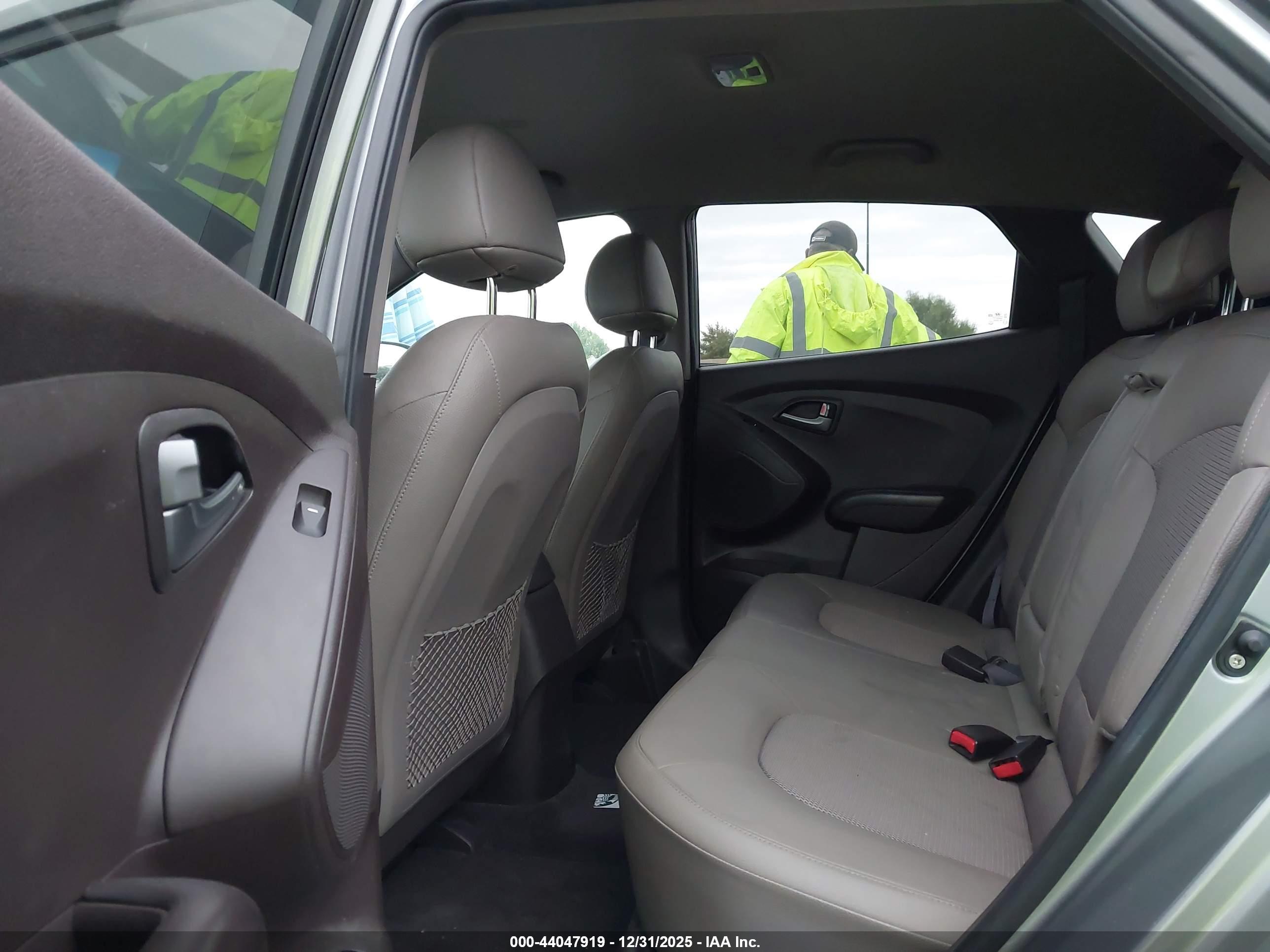 HYUNDAI TUCSON image 8