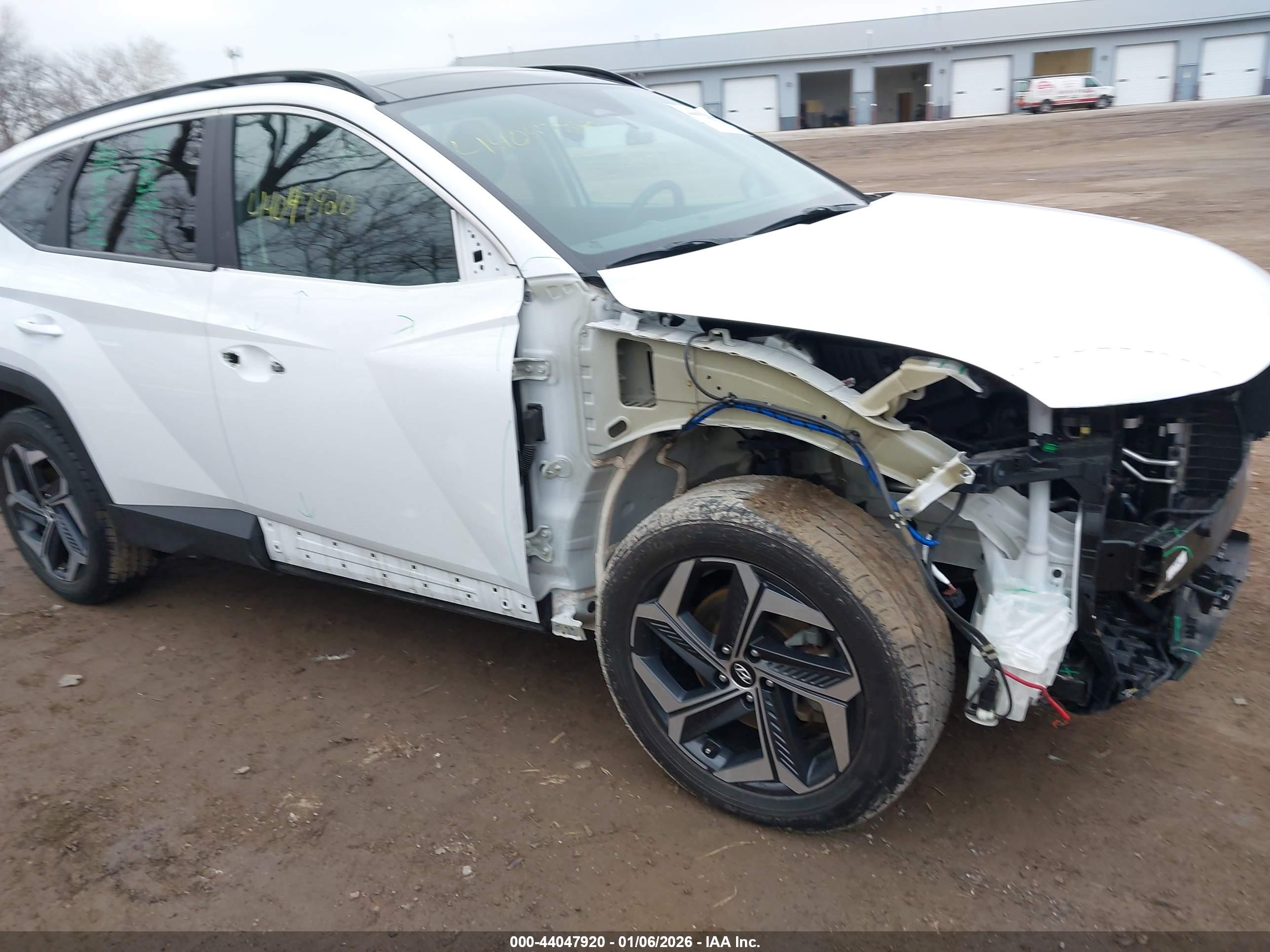 HYUNDAI TUCSON image 6