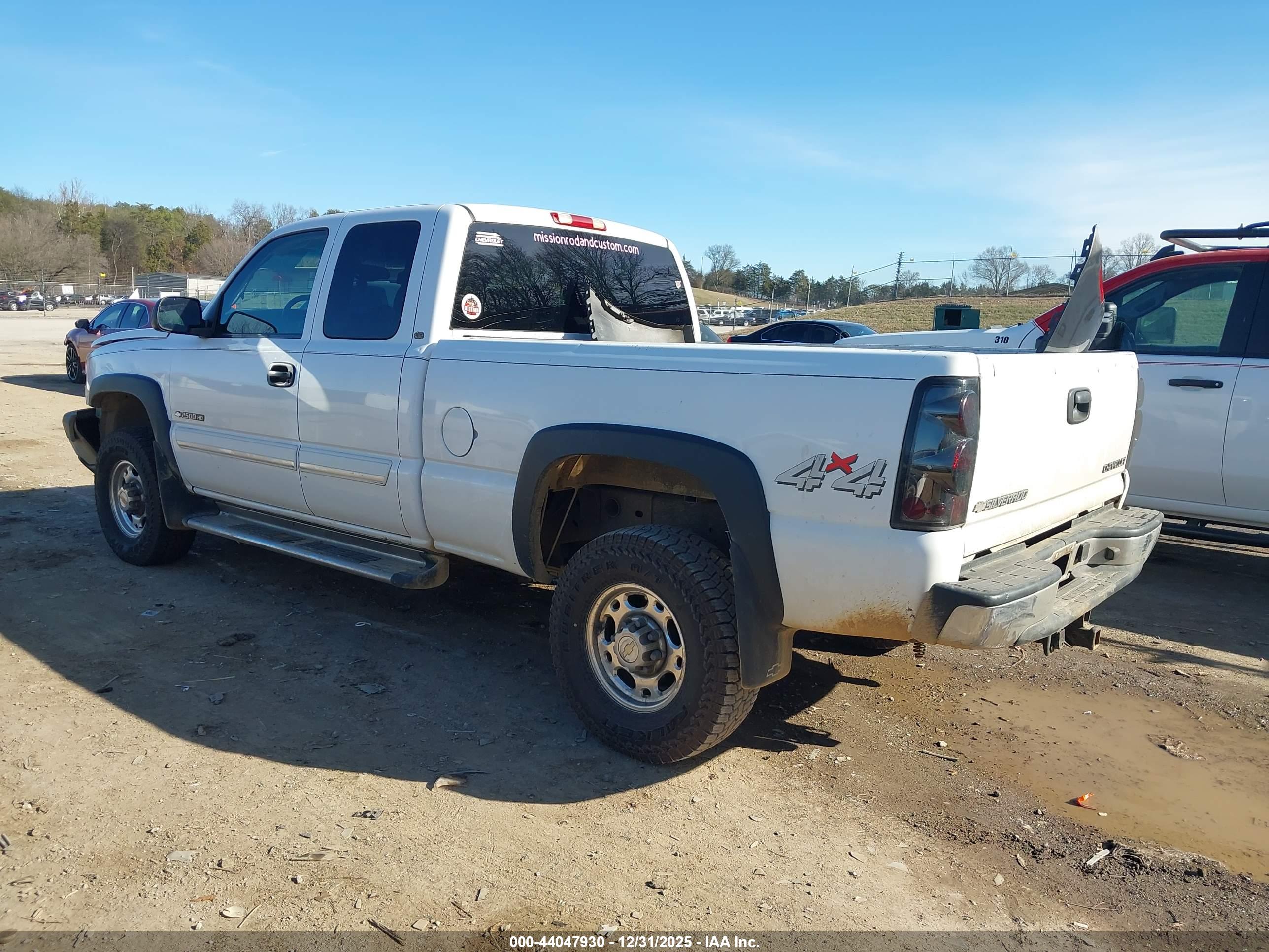 CHEVROLET SILVERADO image 3
