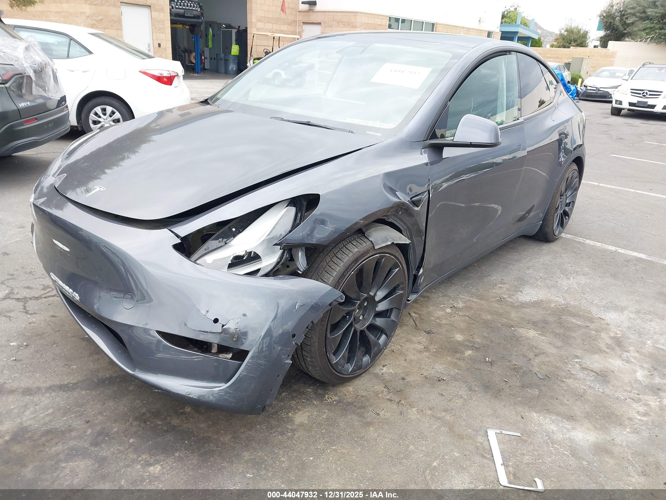 TESLA MODEL image 2