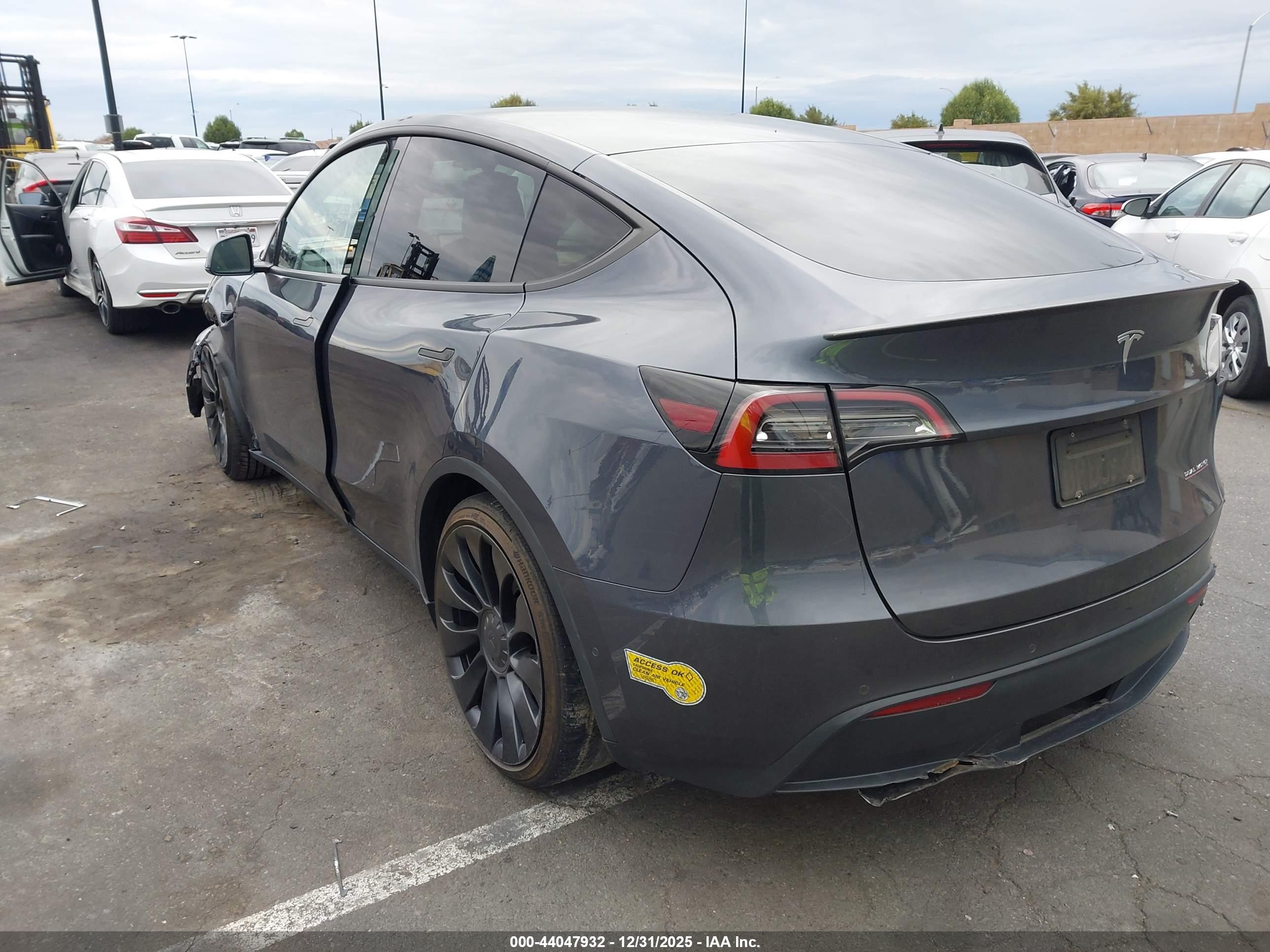 TESLA MODEL image 3