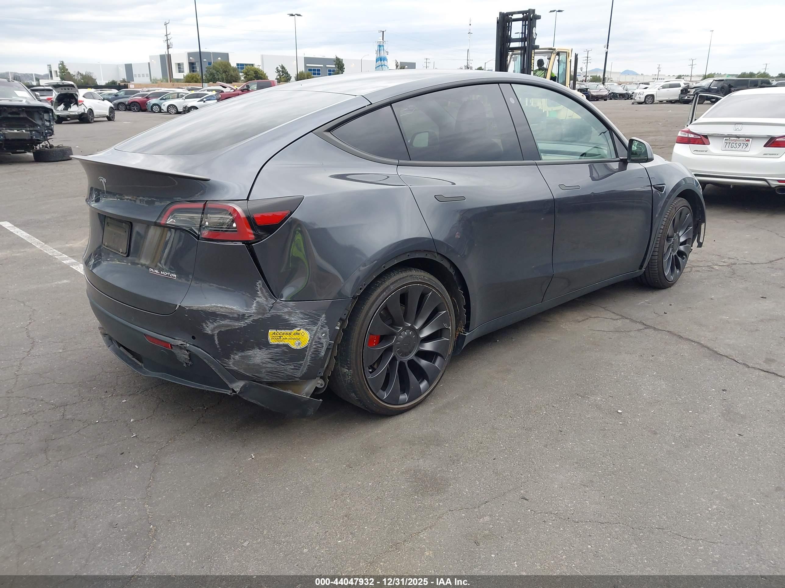 TESLA MODEL image 4