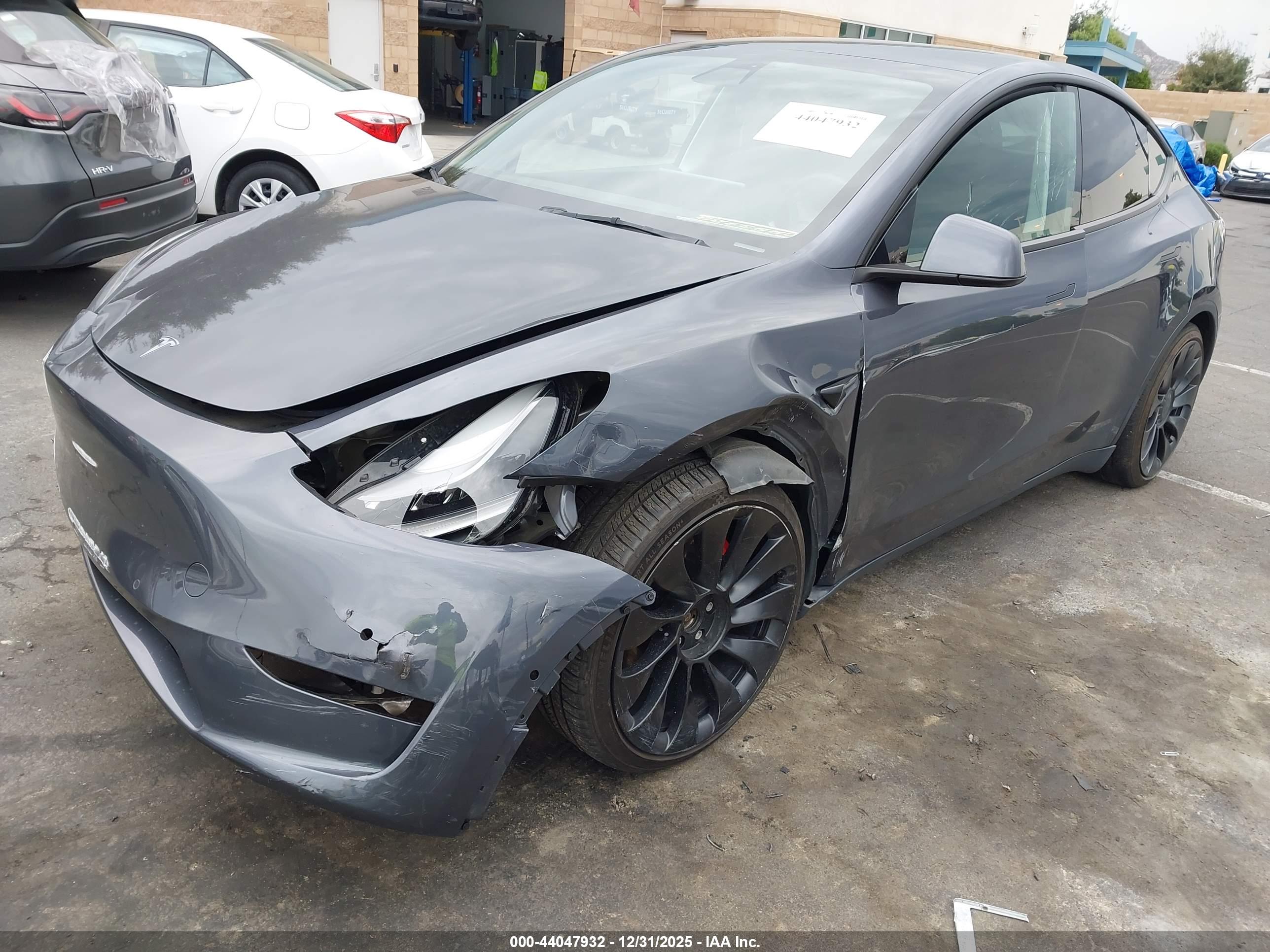 TESLA MODEL image 6