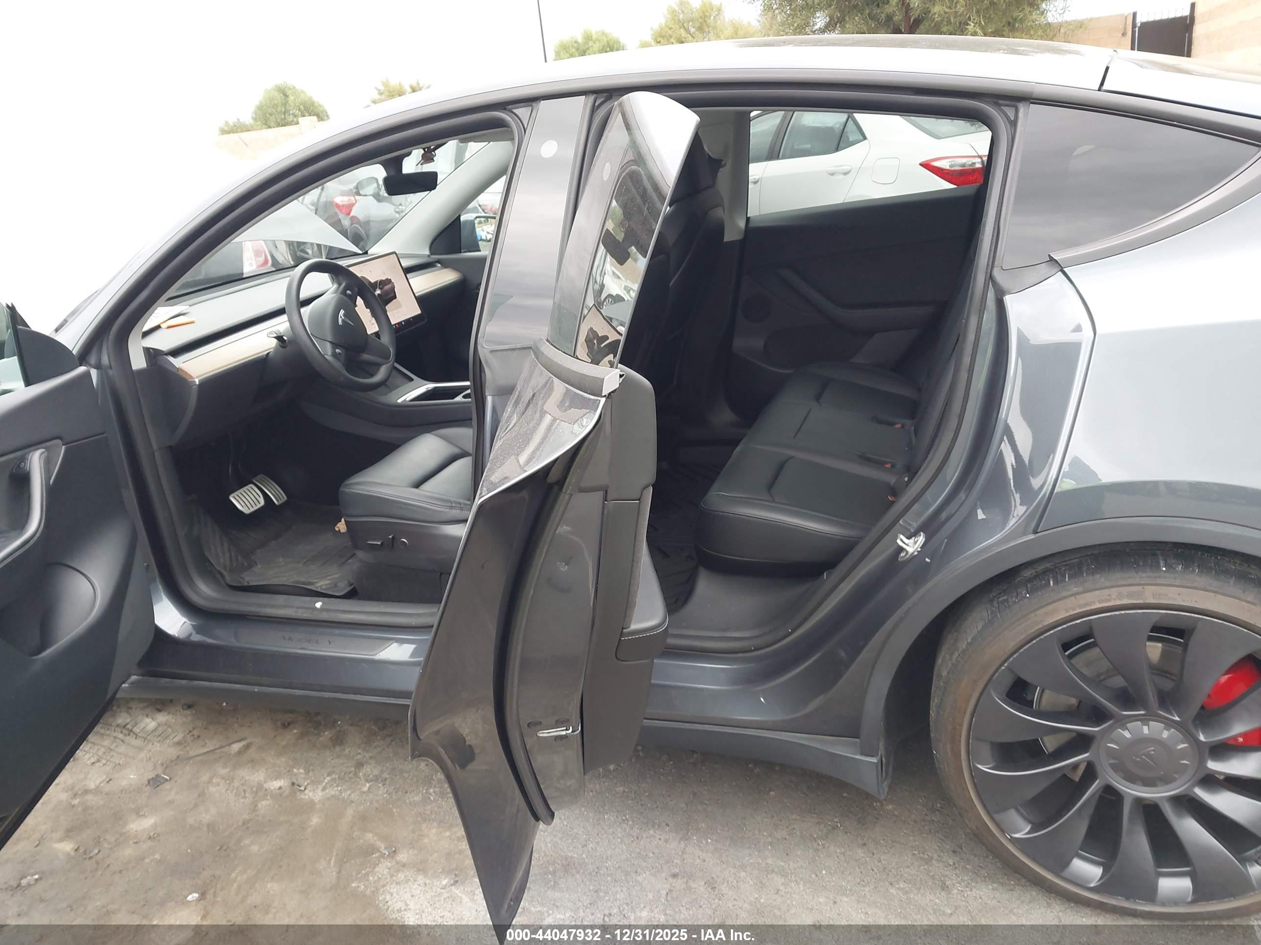 TESLA MODEL image 8