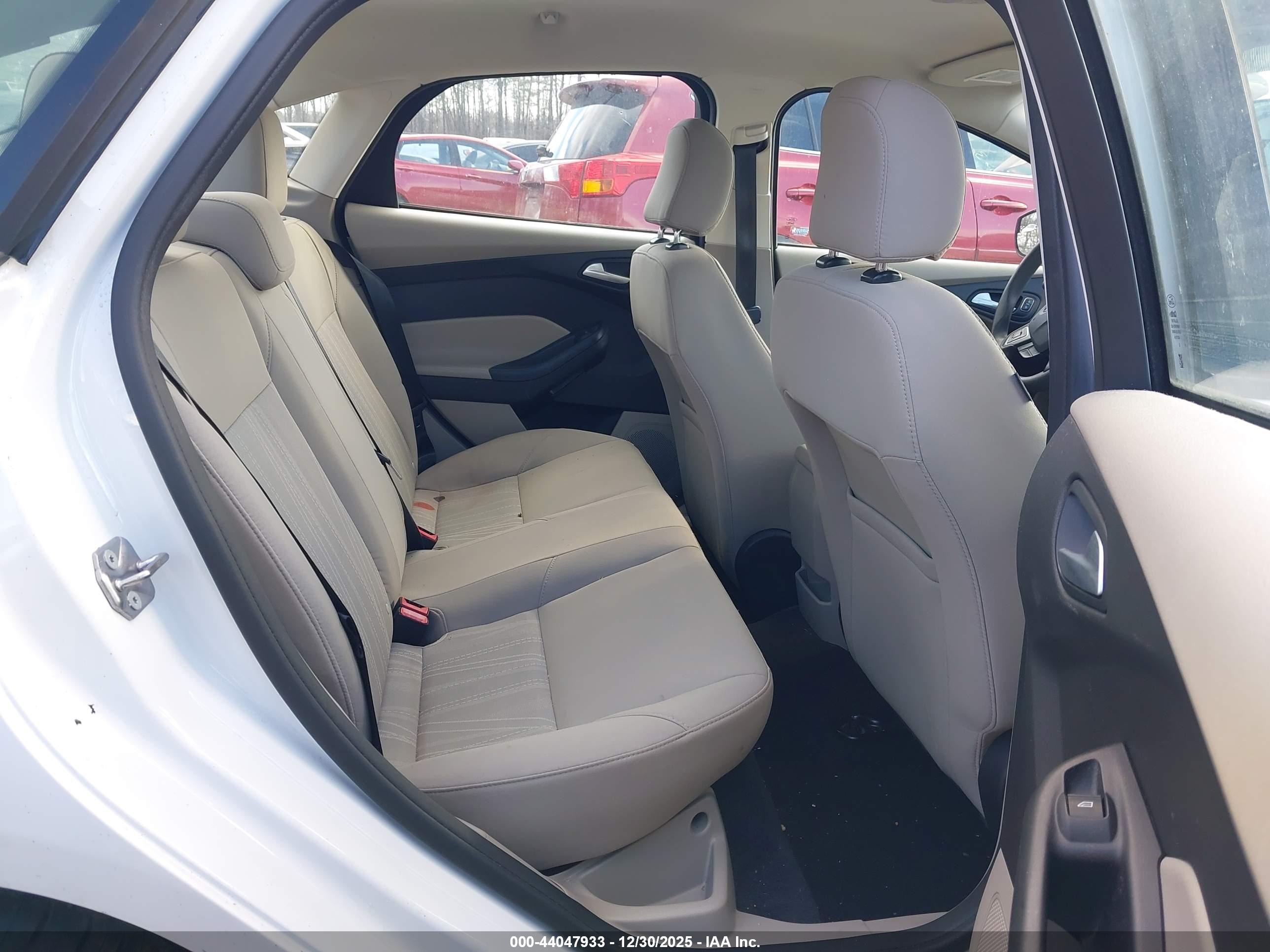 FORD FOCUS image 8