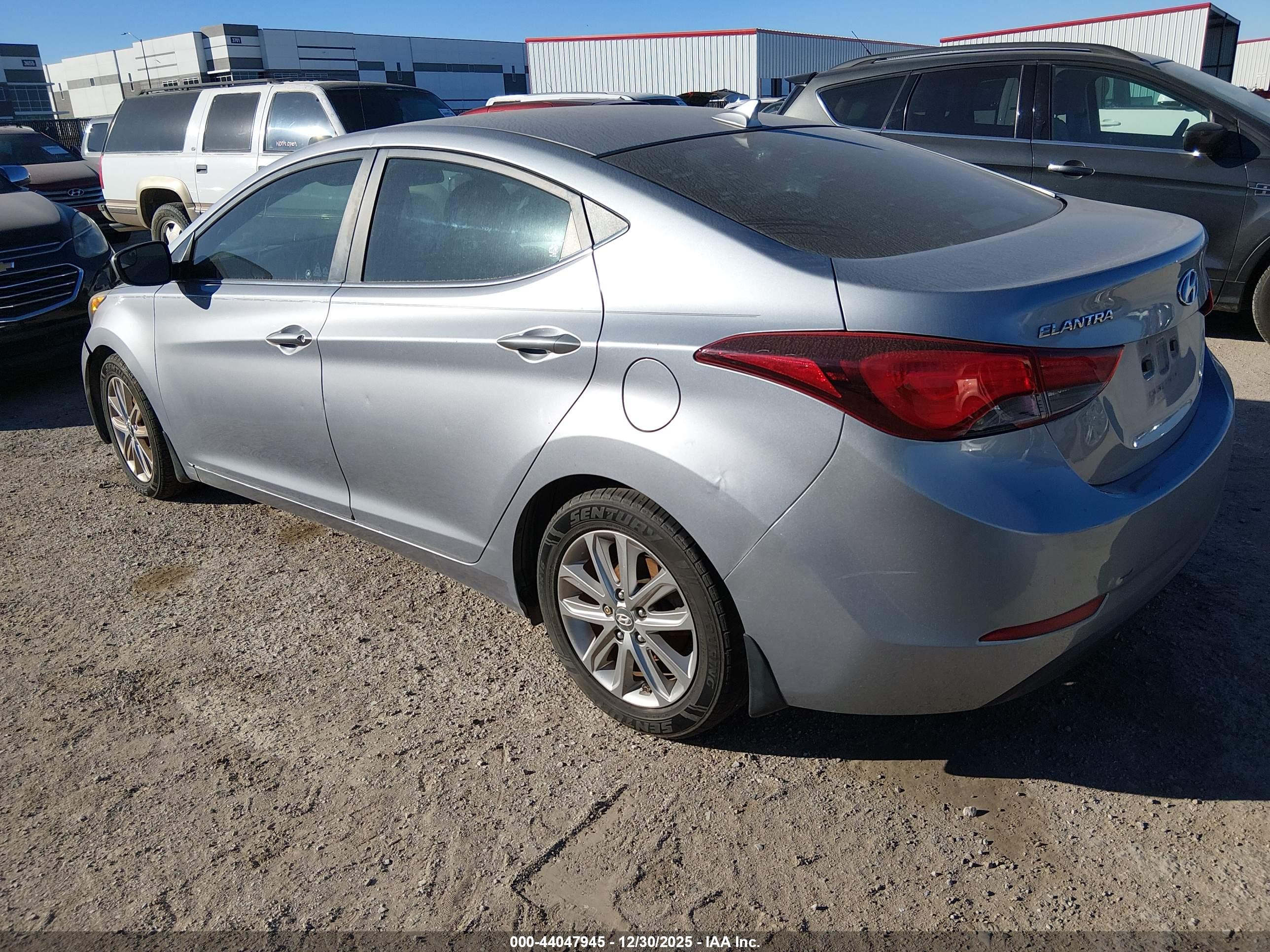 HYUNDAI ELANTRA image 3