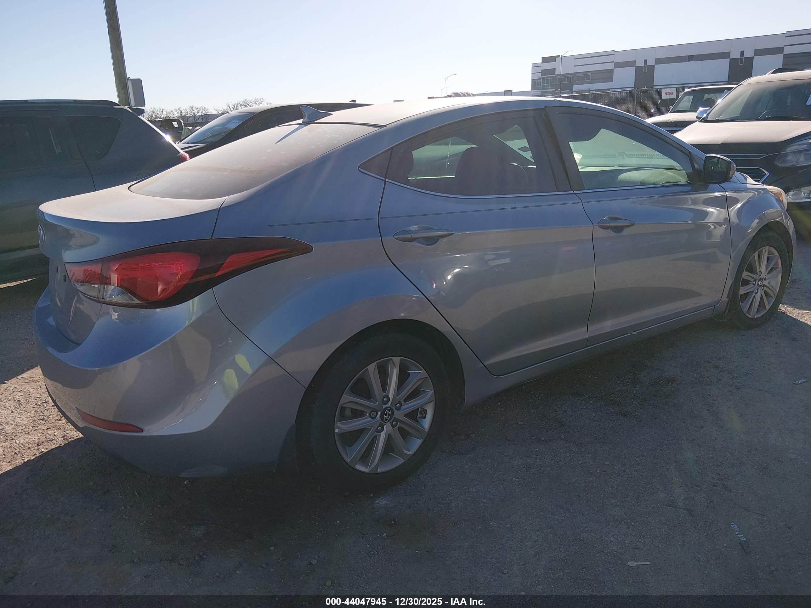 HYUNDAI ELANTRA image 4