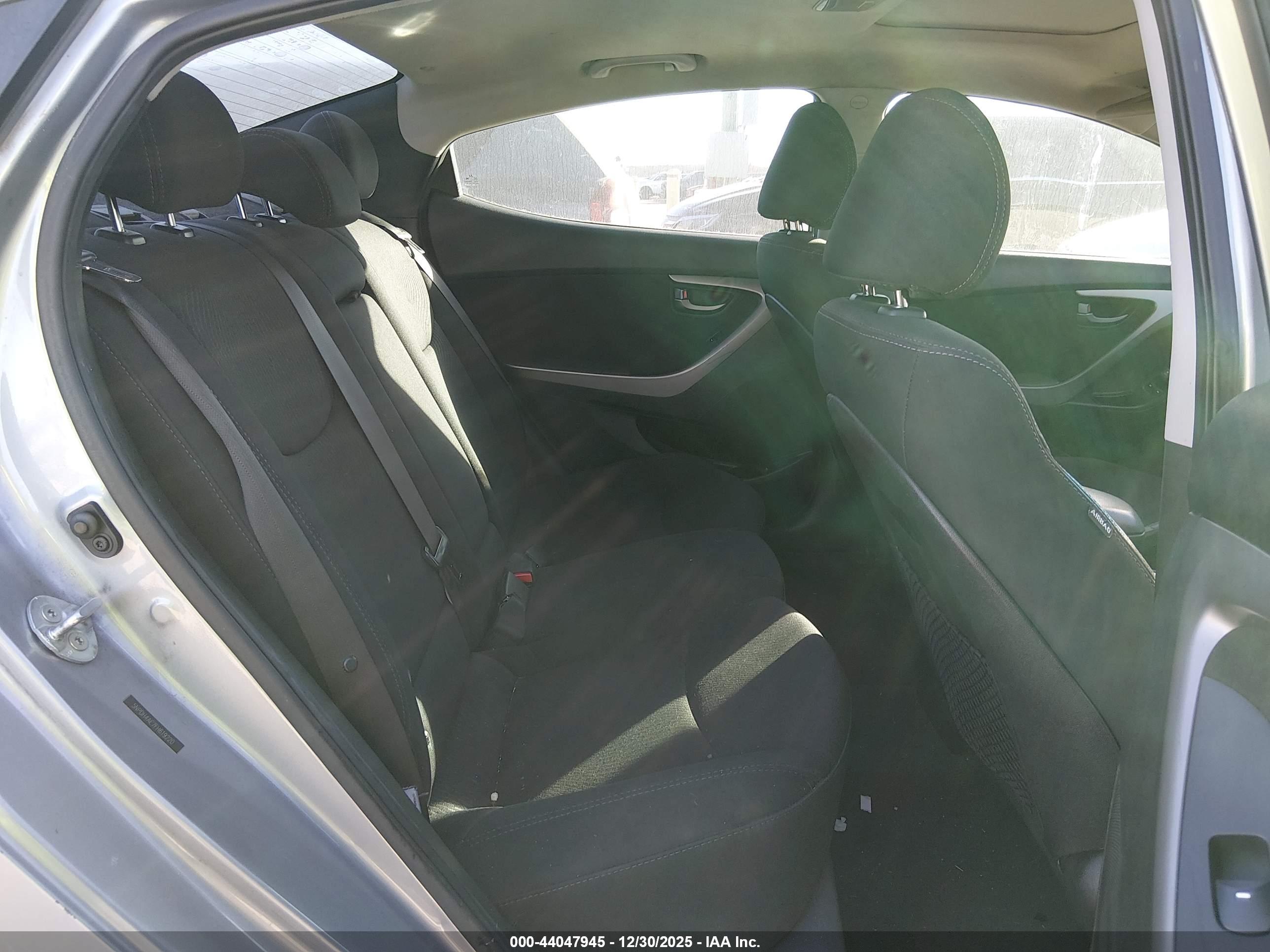 HYUNDAI ELANTRA image 8