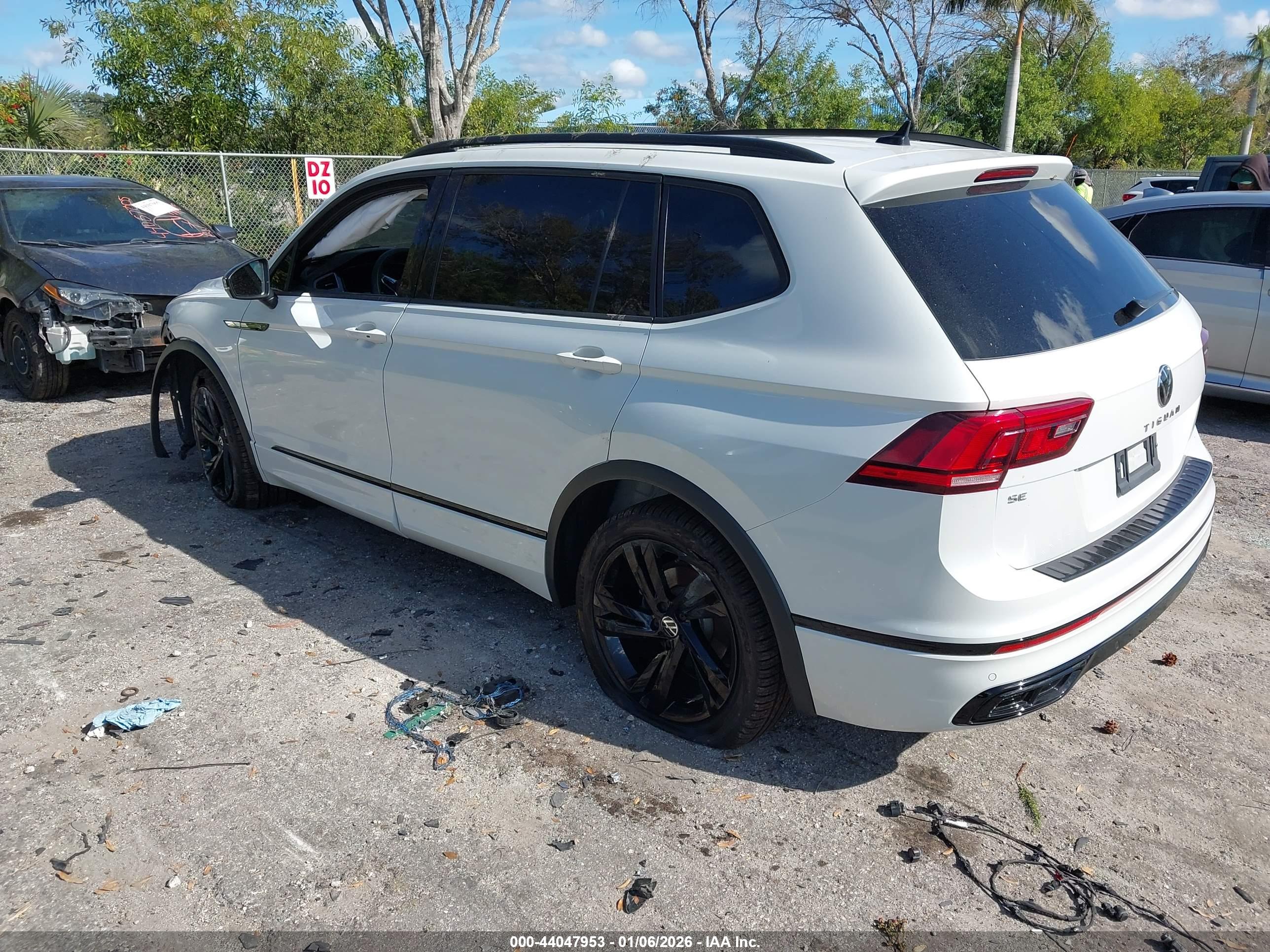 VOLKSWAGEN TIGUAN image 3