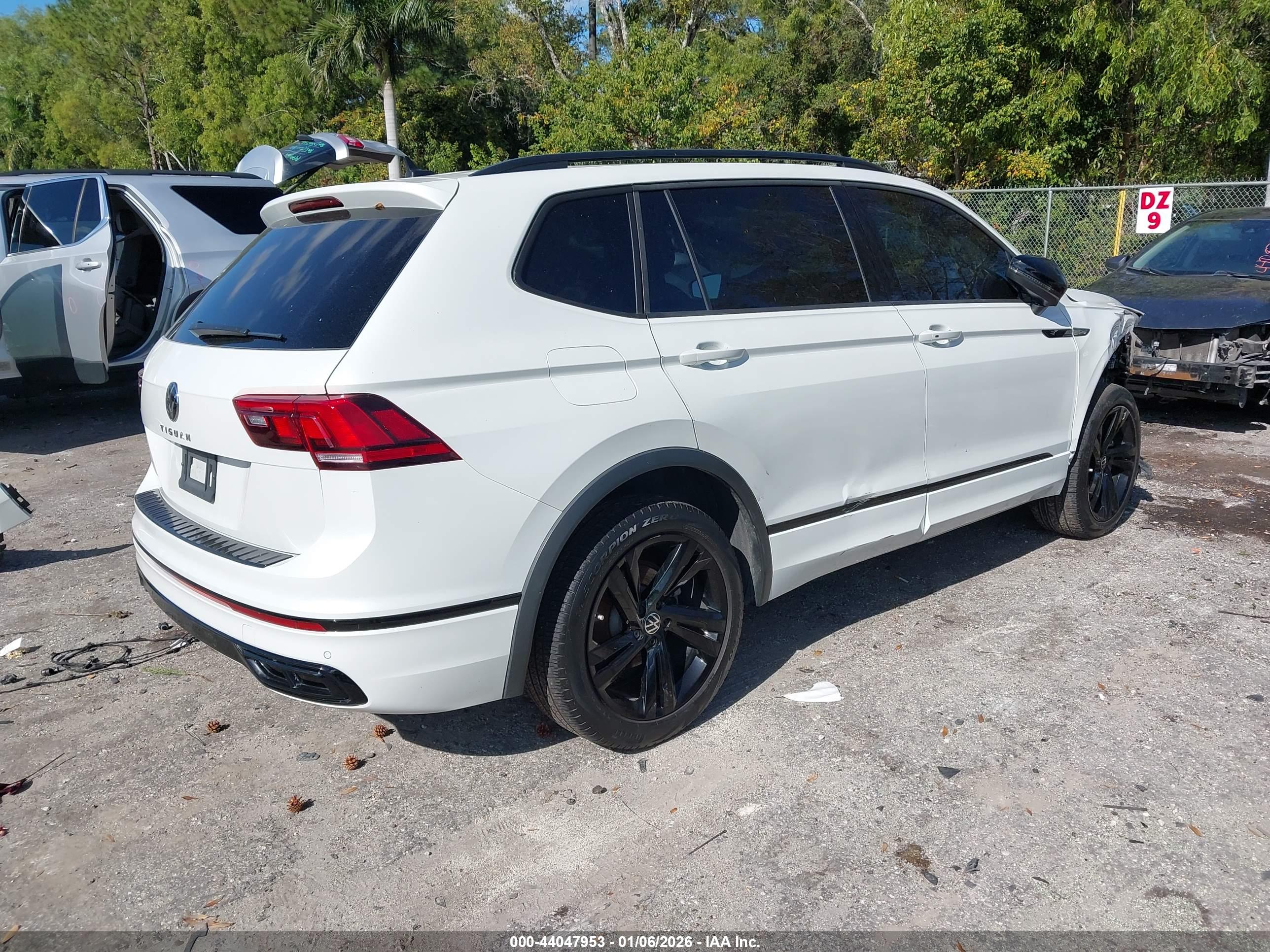 VOLKSWAGEN TIGUAN image 4