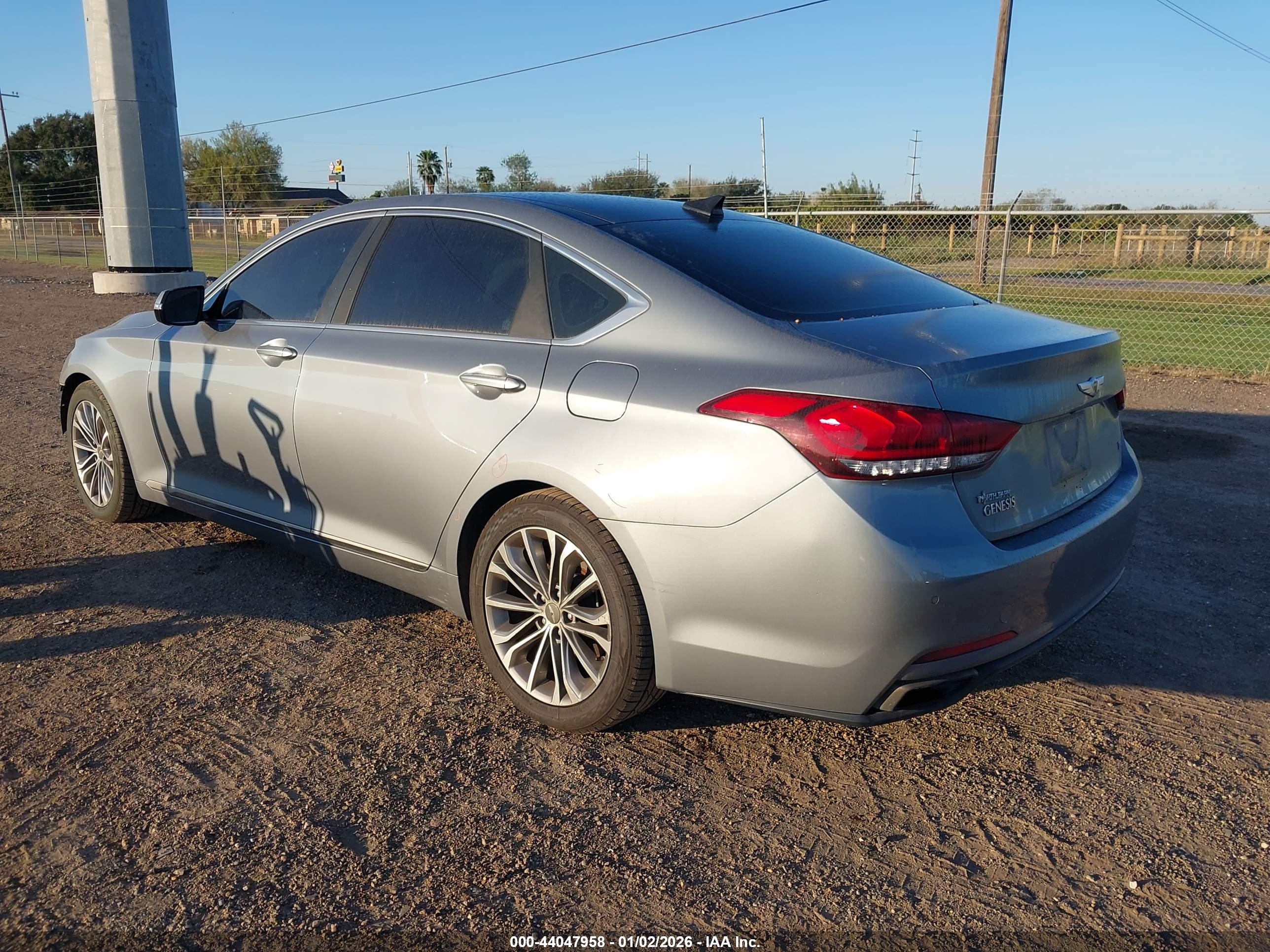 HYUNDAI GENESIS image 3