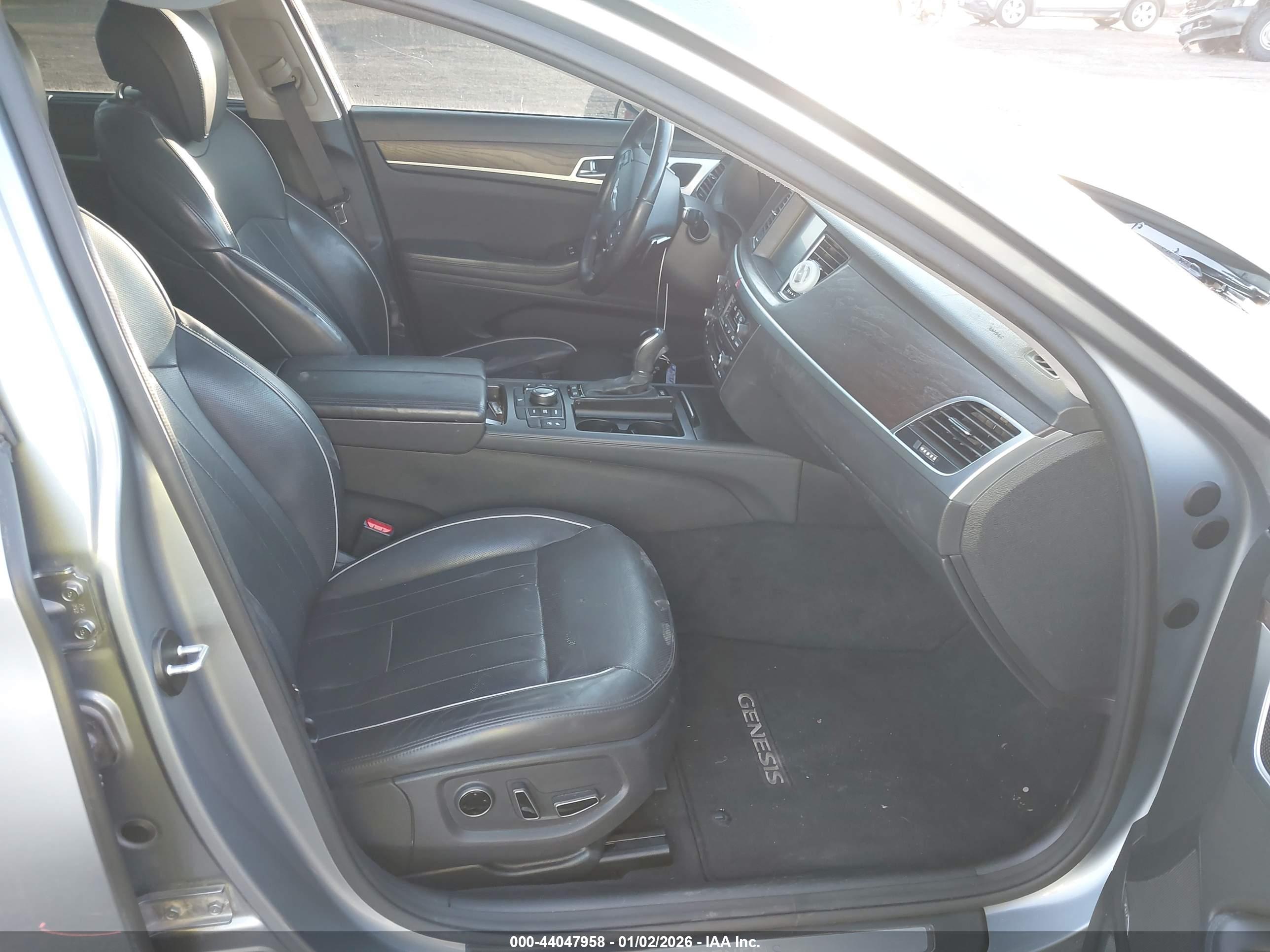 HYUNDAI GENESIS image 5