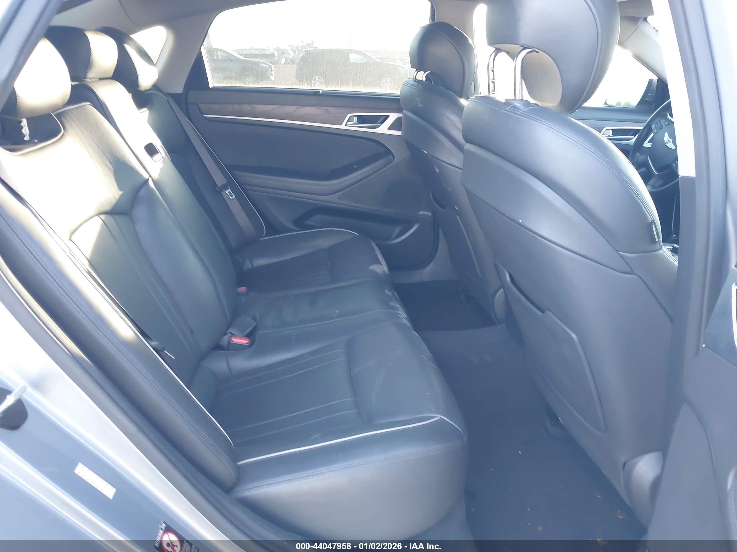 HYUNDAI GENESIS image 8