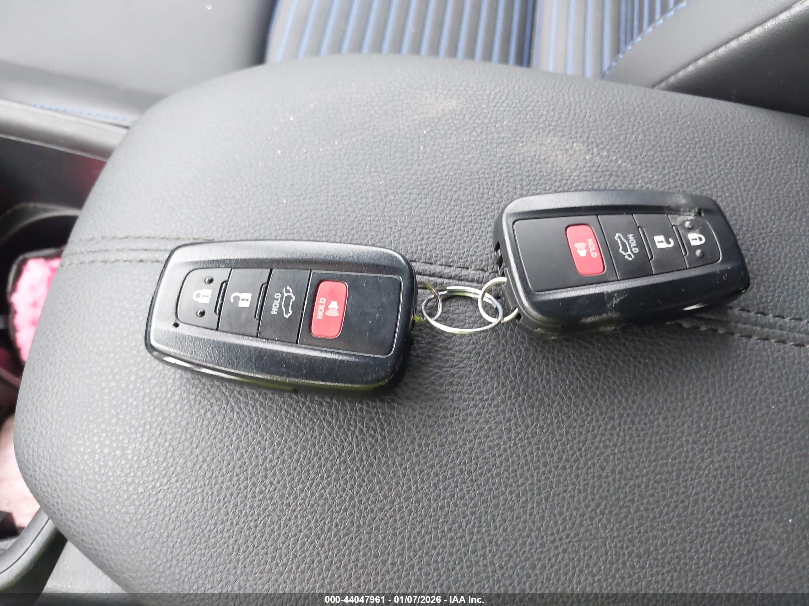 TOYOTA RAV4 image 11