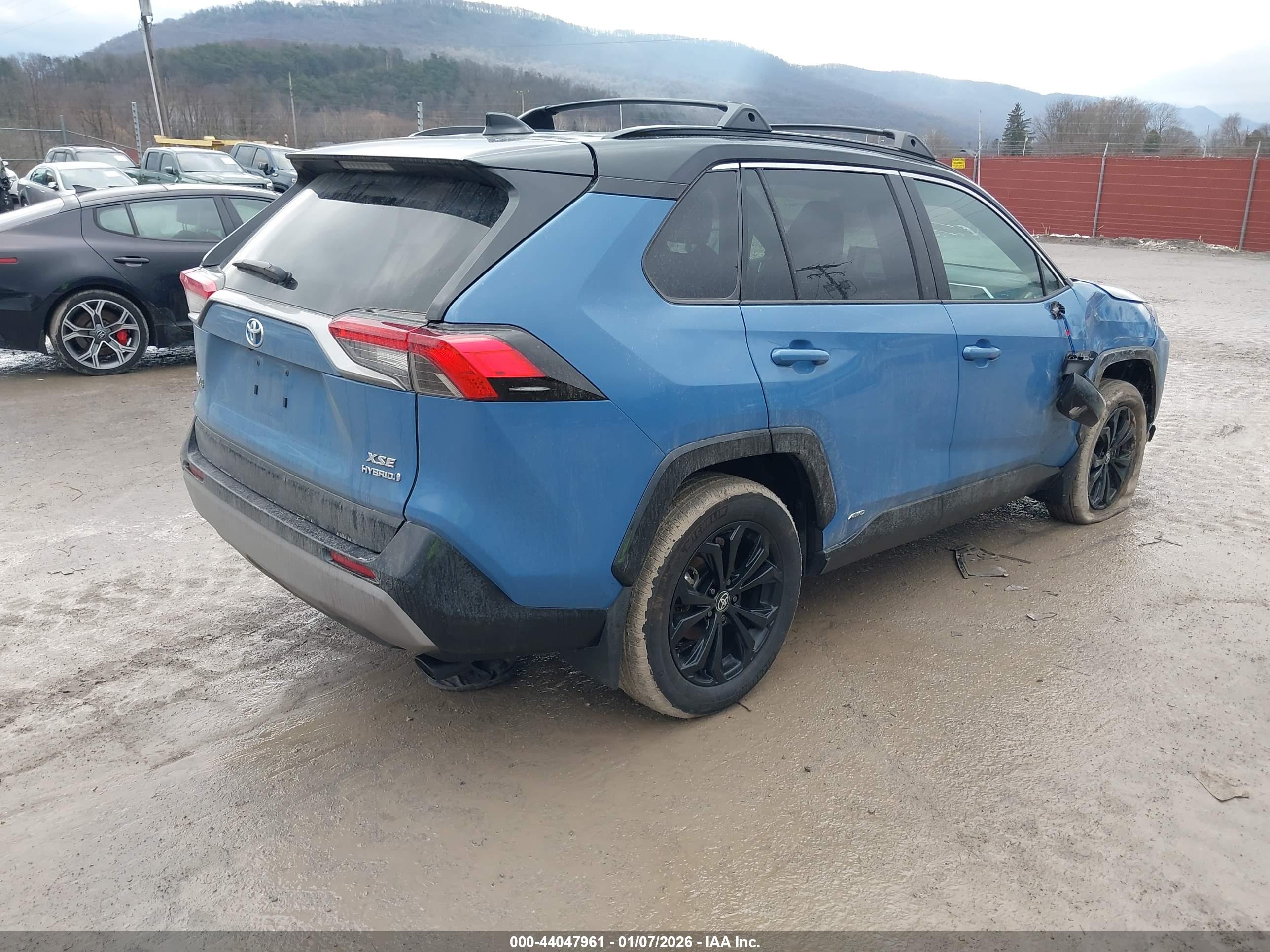 TOYOTA RAV4 image 4