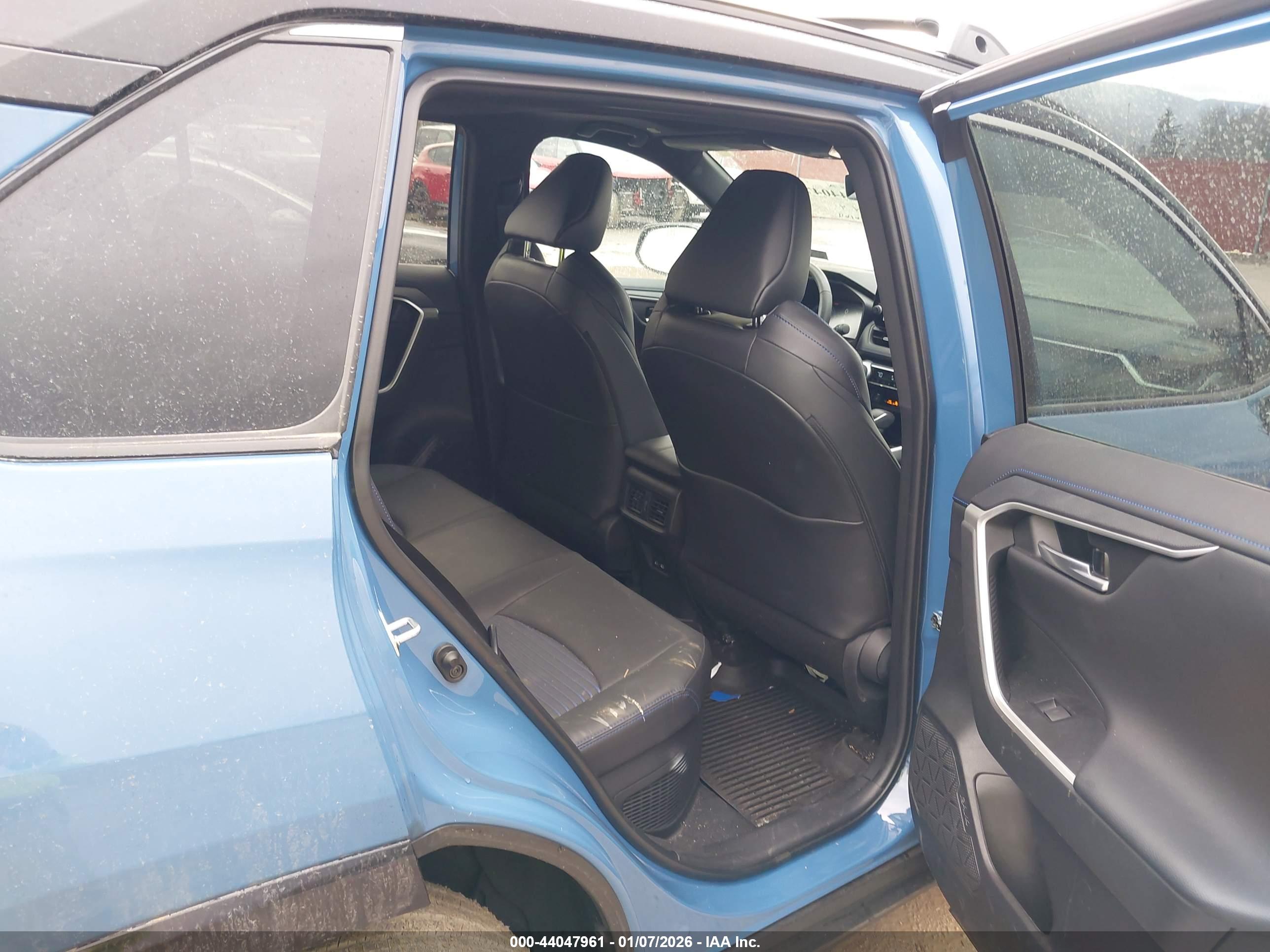 TOYOTA RAV4 image 8